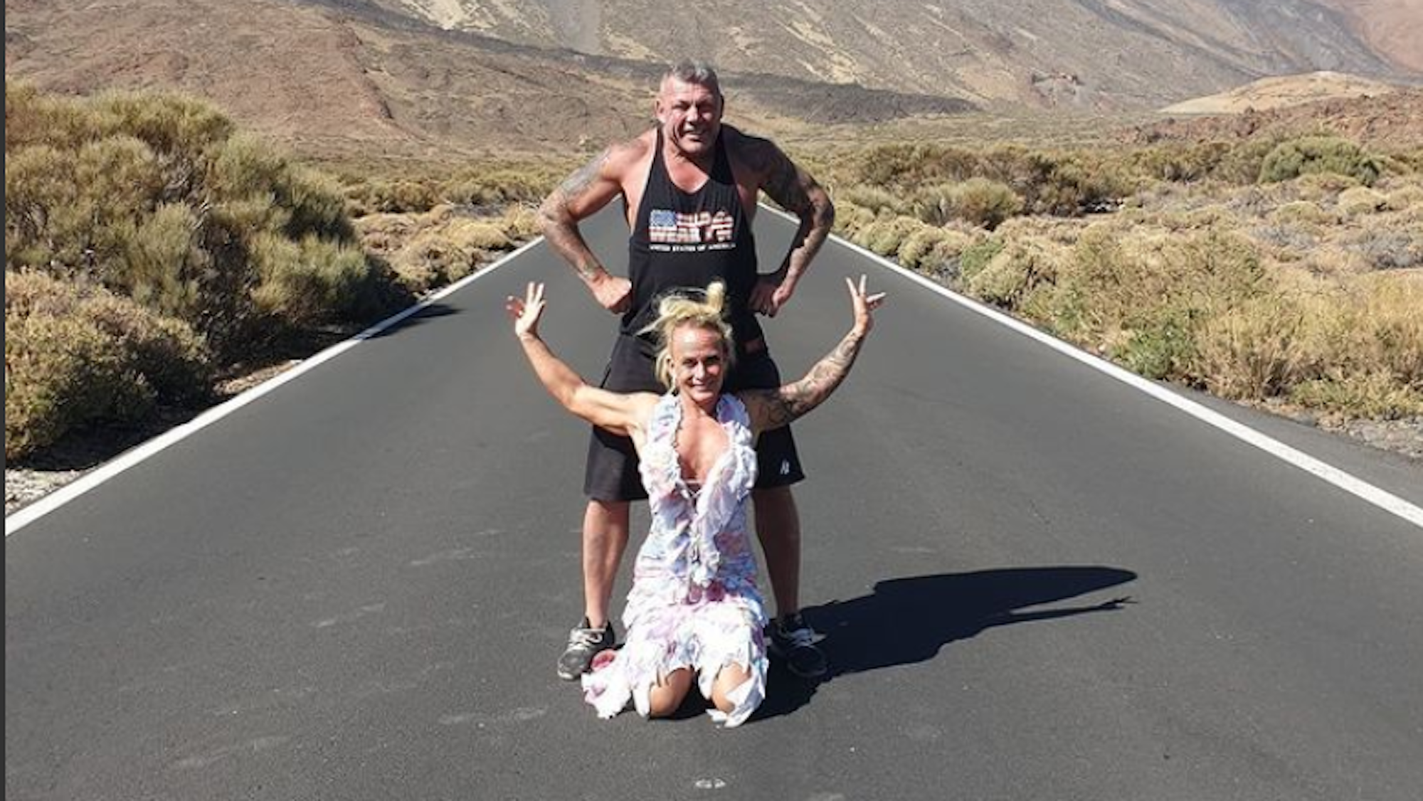 „Goodbye Deutschland” Caro und Andreas Robens auf einem Selfie auf Mallorca