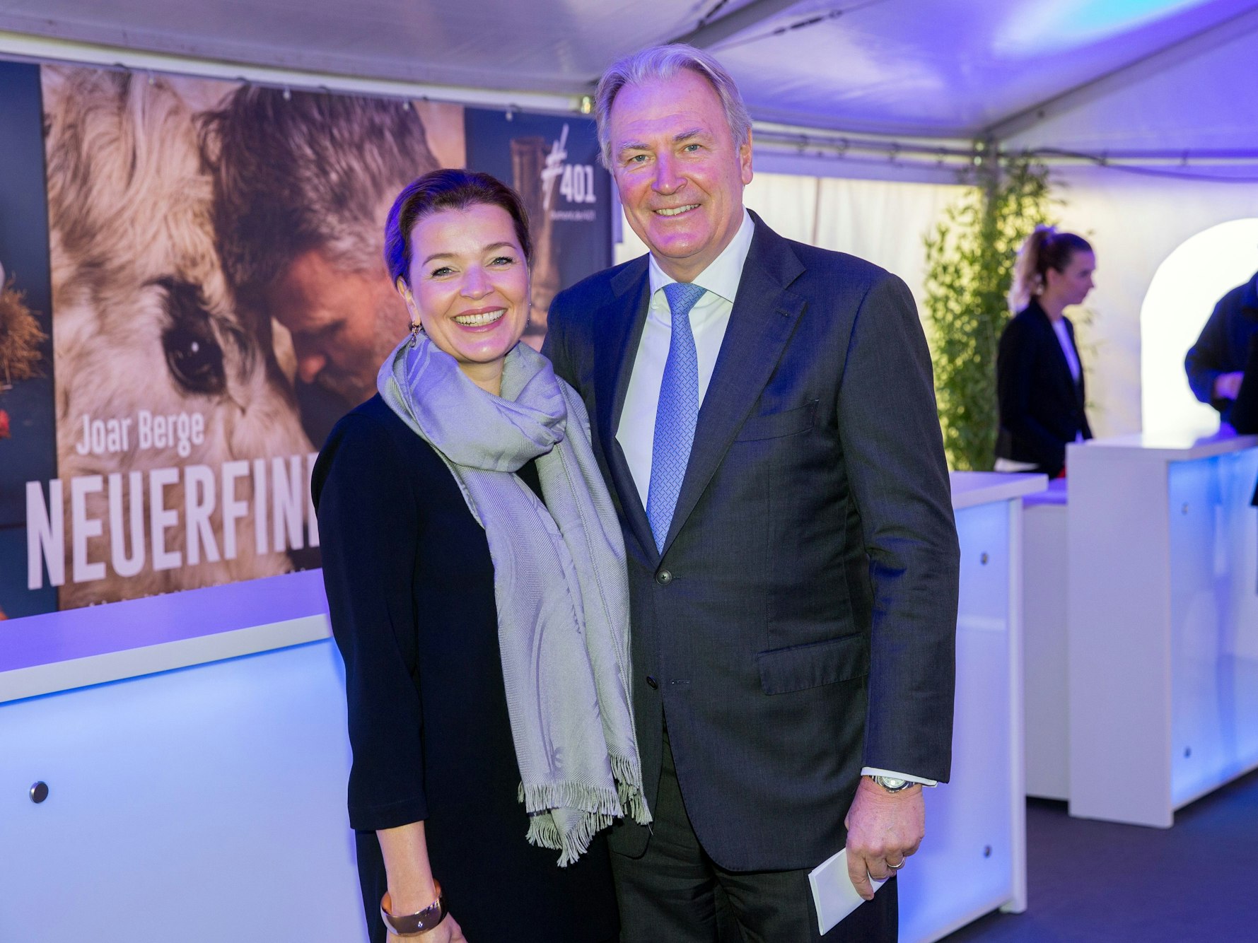 Gerald Böse und Julia Melchior schauen in die Kamera.