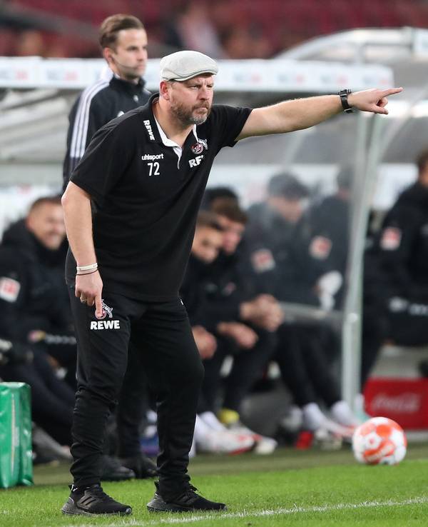 Steffen Baumgart gibt im DFB-Pokal-Spiel am 27. Oktober 2021 gegen den VfB Stuttgart die Richtung vor. Das Spiel endete mit einem 2:0 Sieg für den 1. FC Köln.