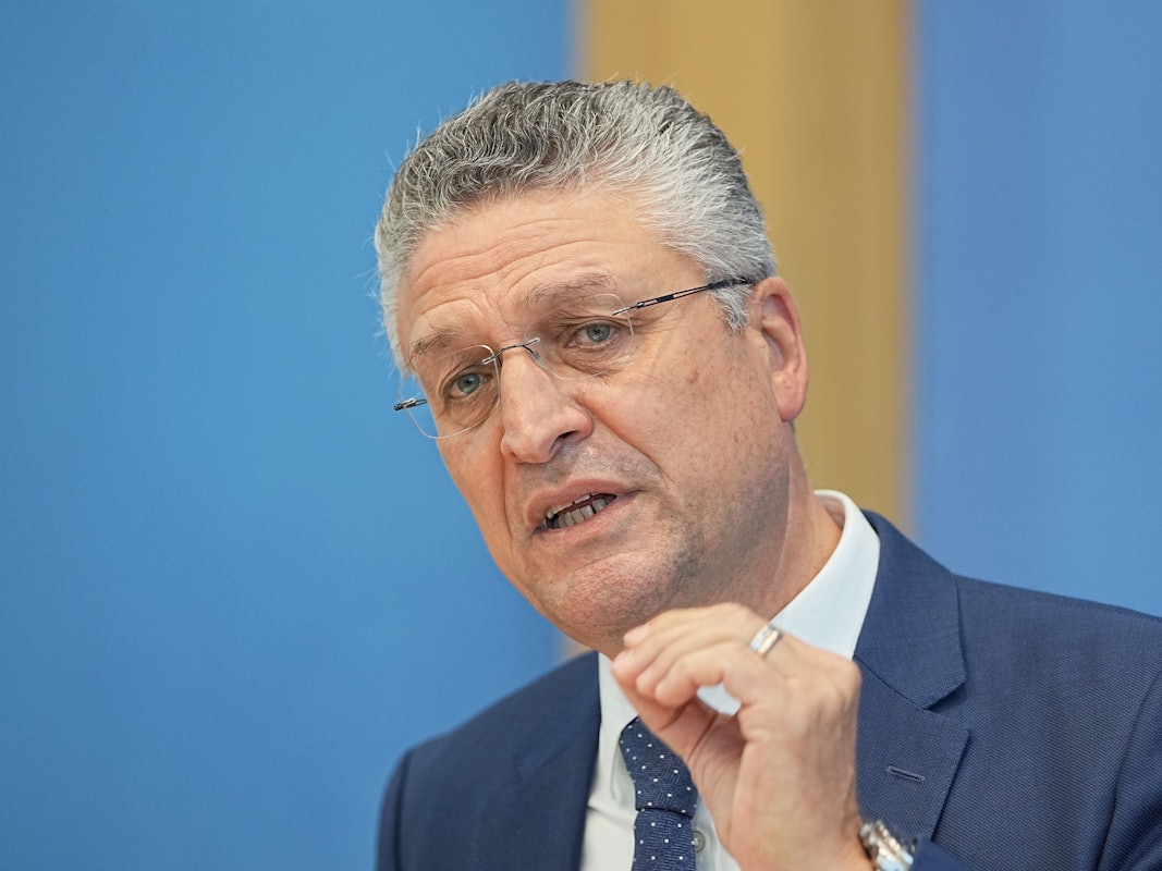 Lothar Wieler, Präsident des Robert Koch Institut (RKI), hier bei einer Bundespressekonferenz in Berlin. In einer Online-Diskussionsveranstaltung hat er sich am Mittwochabend mit deutlichen Worten an die Zuhörer gewandt.