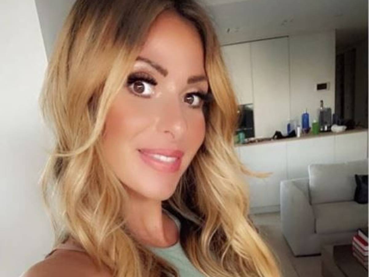 Gülcan Kamps auf einem Selfie, dass sie am 27. Oktober auf Instagram hochgeladen hat. Jetzt ist das Baby da!
