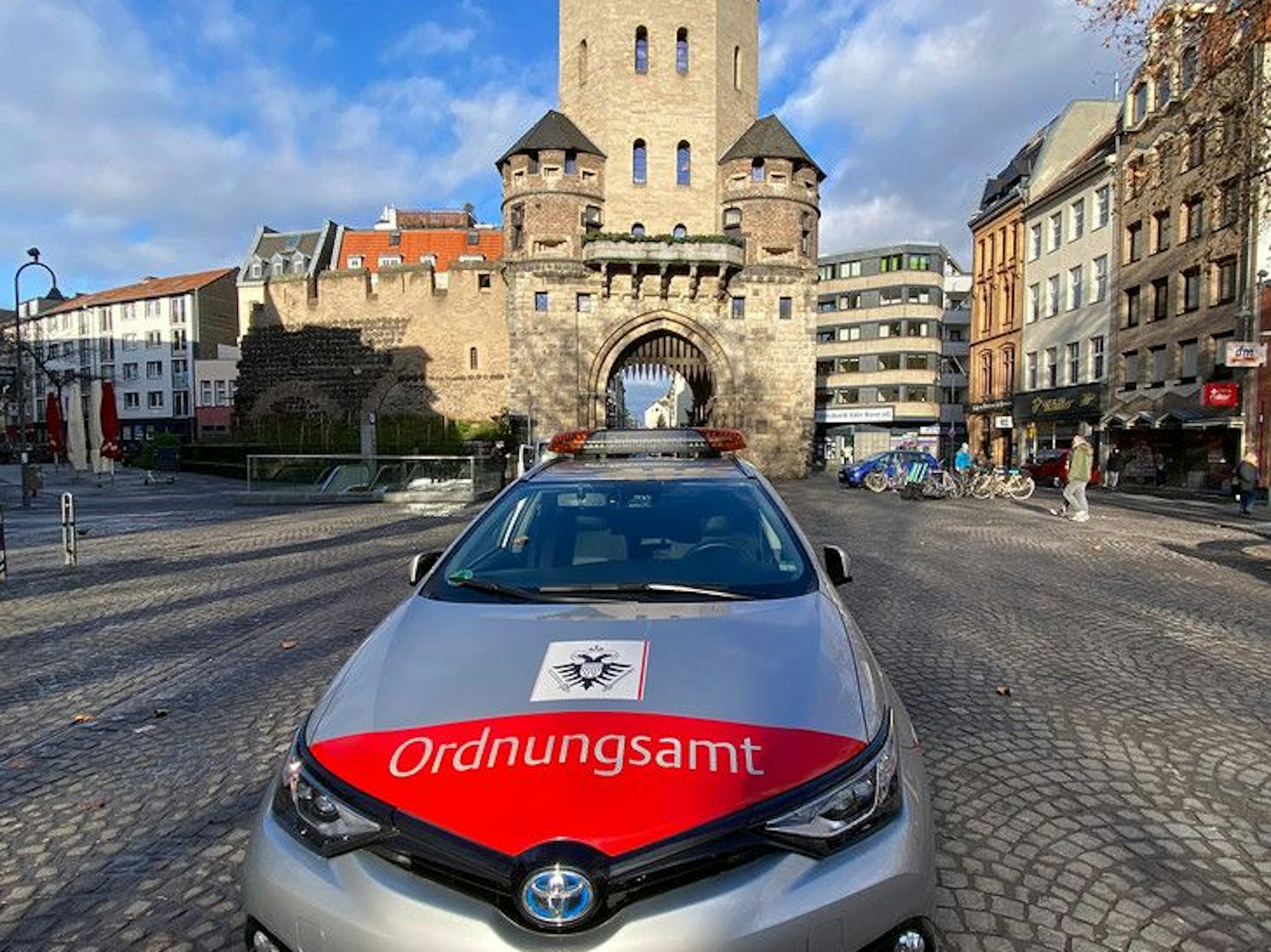 Symbolbild: Ordnungsamtswagen im Einsatz