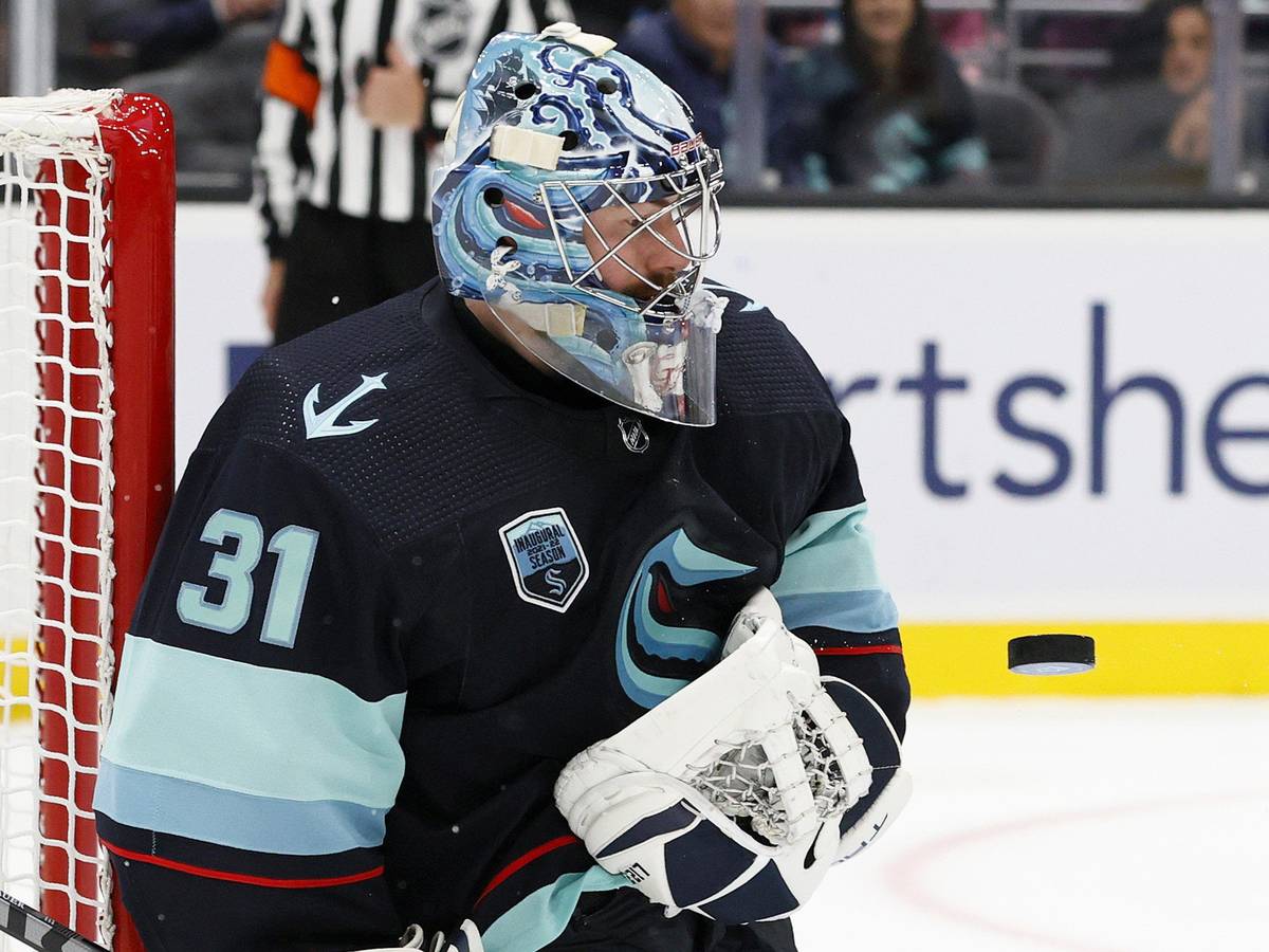 Kraken-Goalie Philipp Grubauer beim NHL-Spiel gegen Minnesota Wild