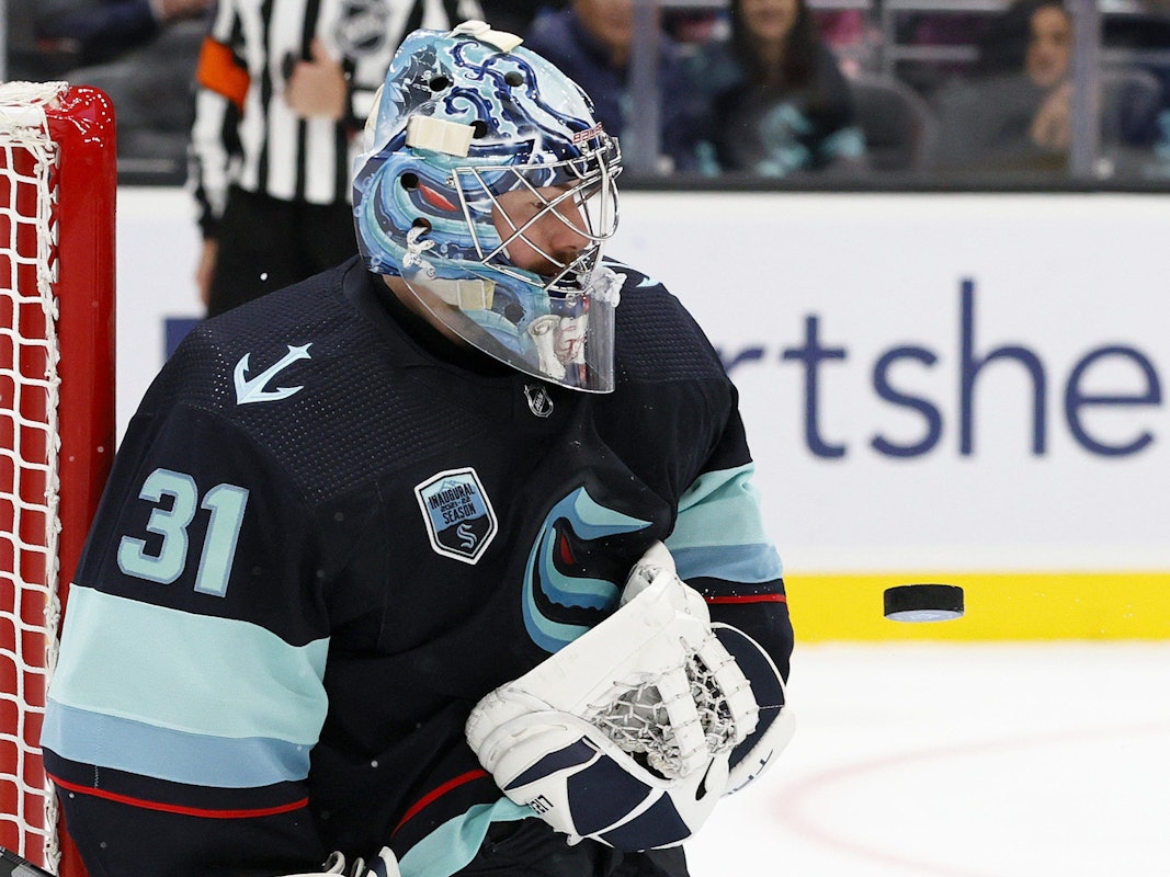 Kraken-Goalie Philipp Grubauer beim NHL-Spiel gegen Minnesota Wild