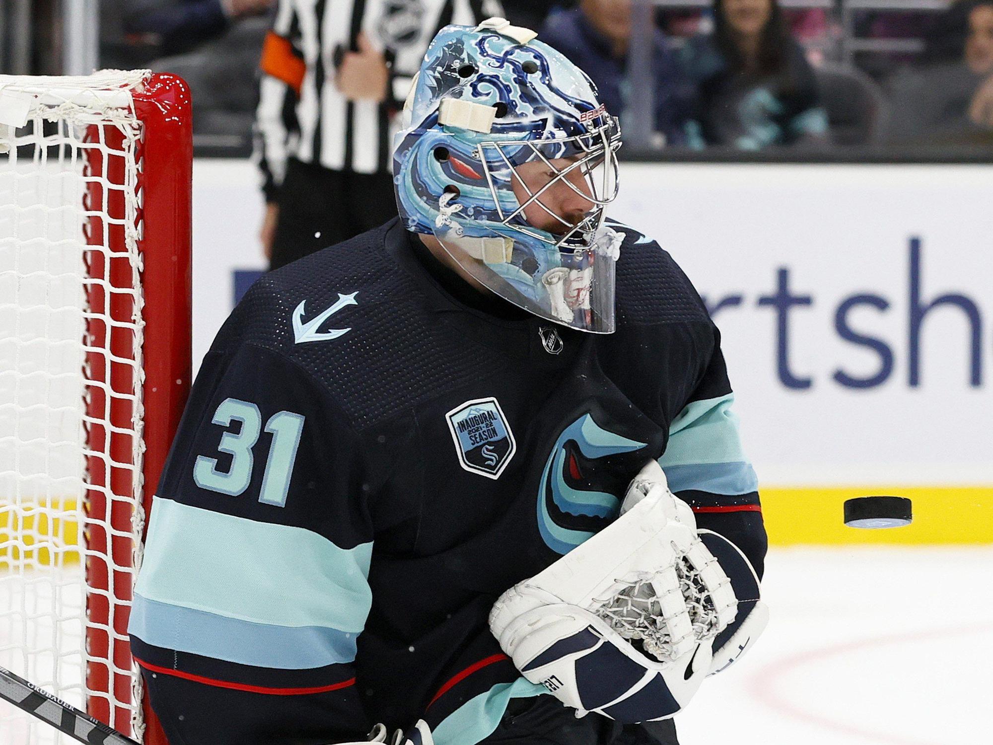 Kraken-Goalie Philipp Grubauer beim NHL-Spiel gegen Minnesota Wild