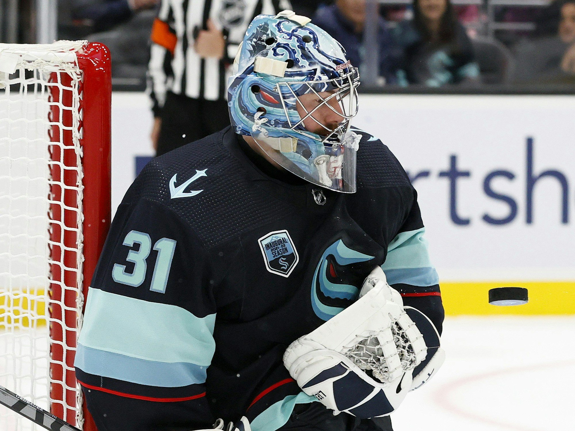 Kraken-Goalie Philipp Grubauer beim NHL-Spiel gegen Minnesota Wild