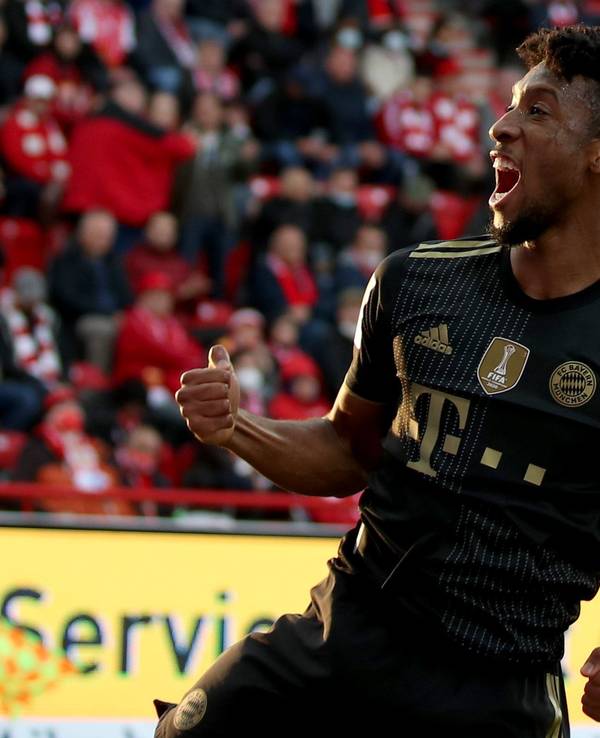 Kingsley Coman jubelt über sein Tor gegen Union Berlin