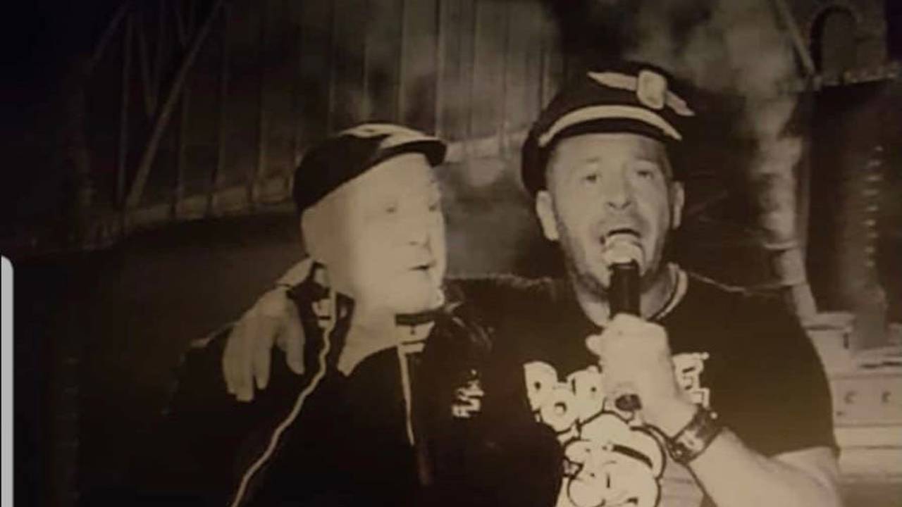 Willi und Wilhelm Herren auf der Bühne.