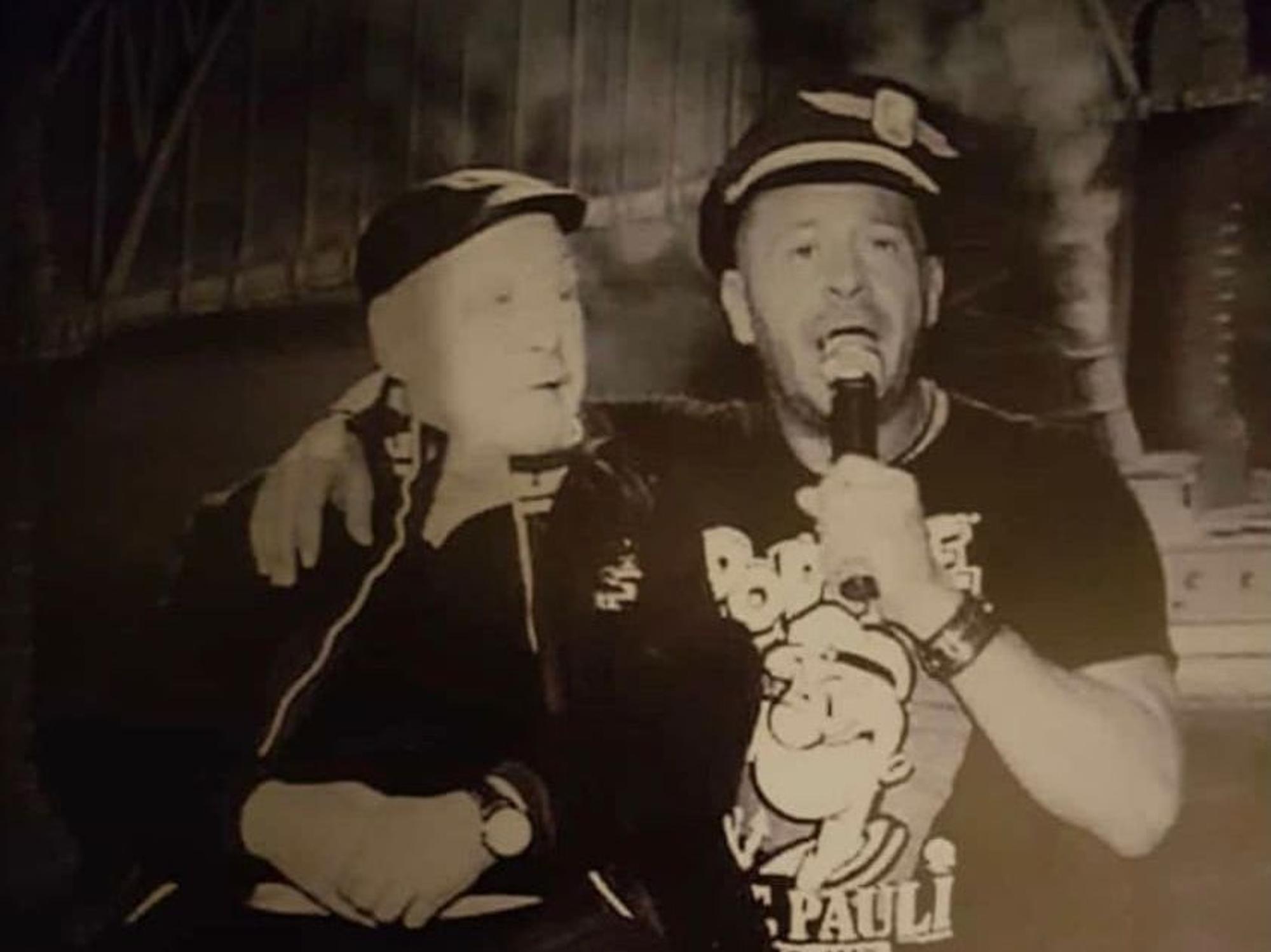 Willi und Wilhelm Herren auf der Bühne.