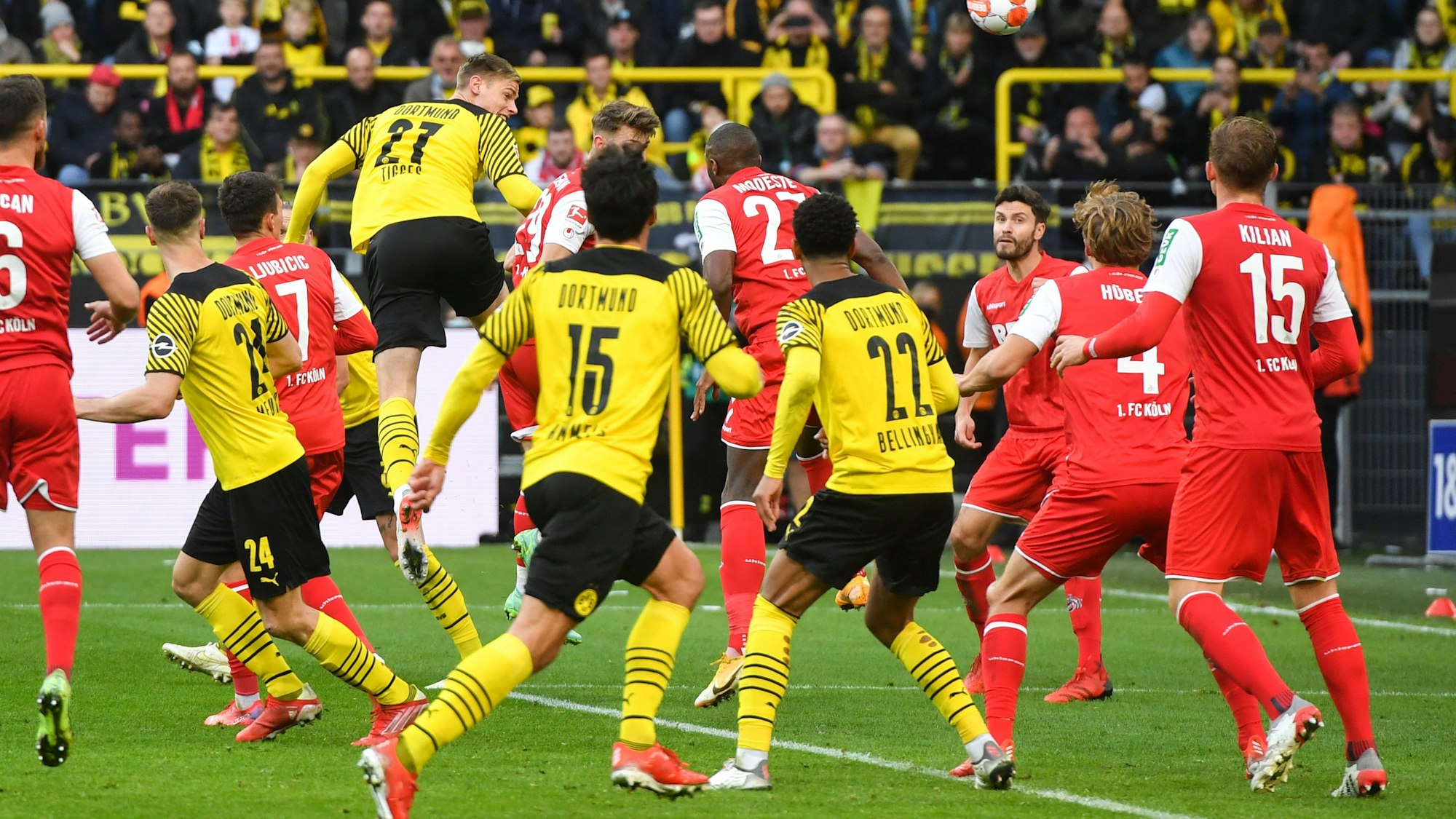 Steffen Tigges trifft für Borussia Dortmund zum 2:0 gegen den 1. FC Köln