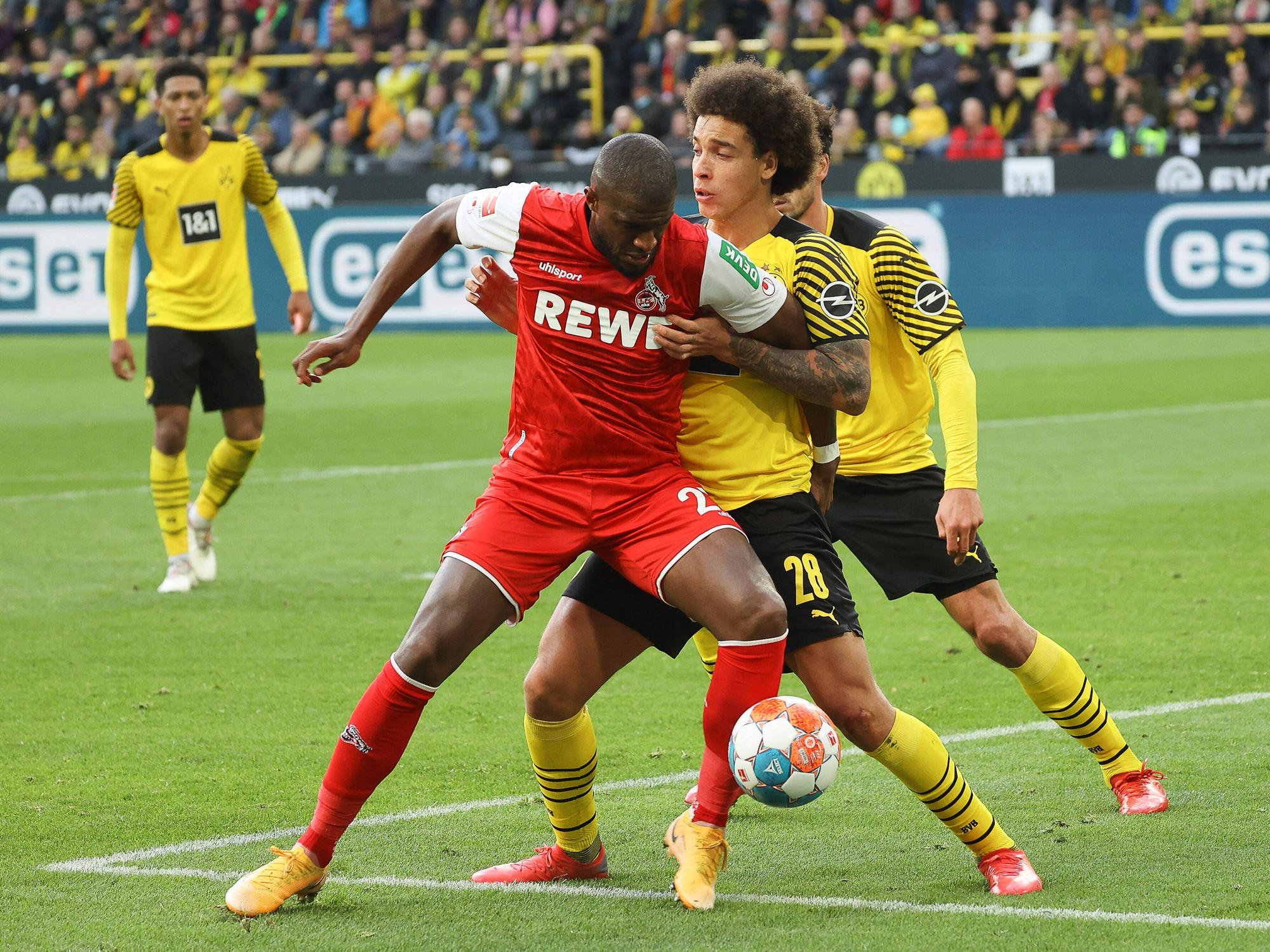 Axel Witsel und Anthony Modeste im Zweikampf