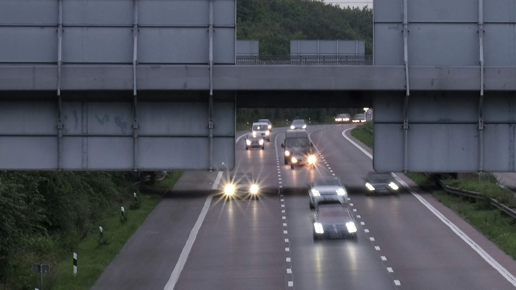Die Autobahn A1 zwischen Anschlussstelle Niehl und Autobahnkreuz West am 21. Juli 2021.