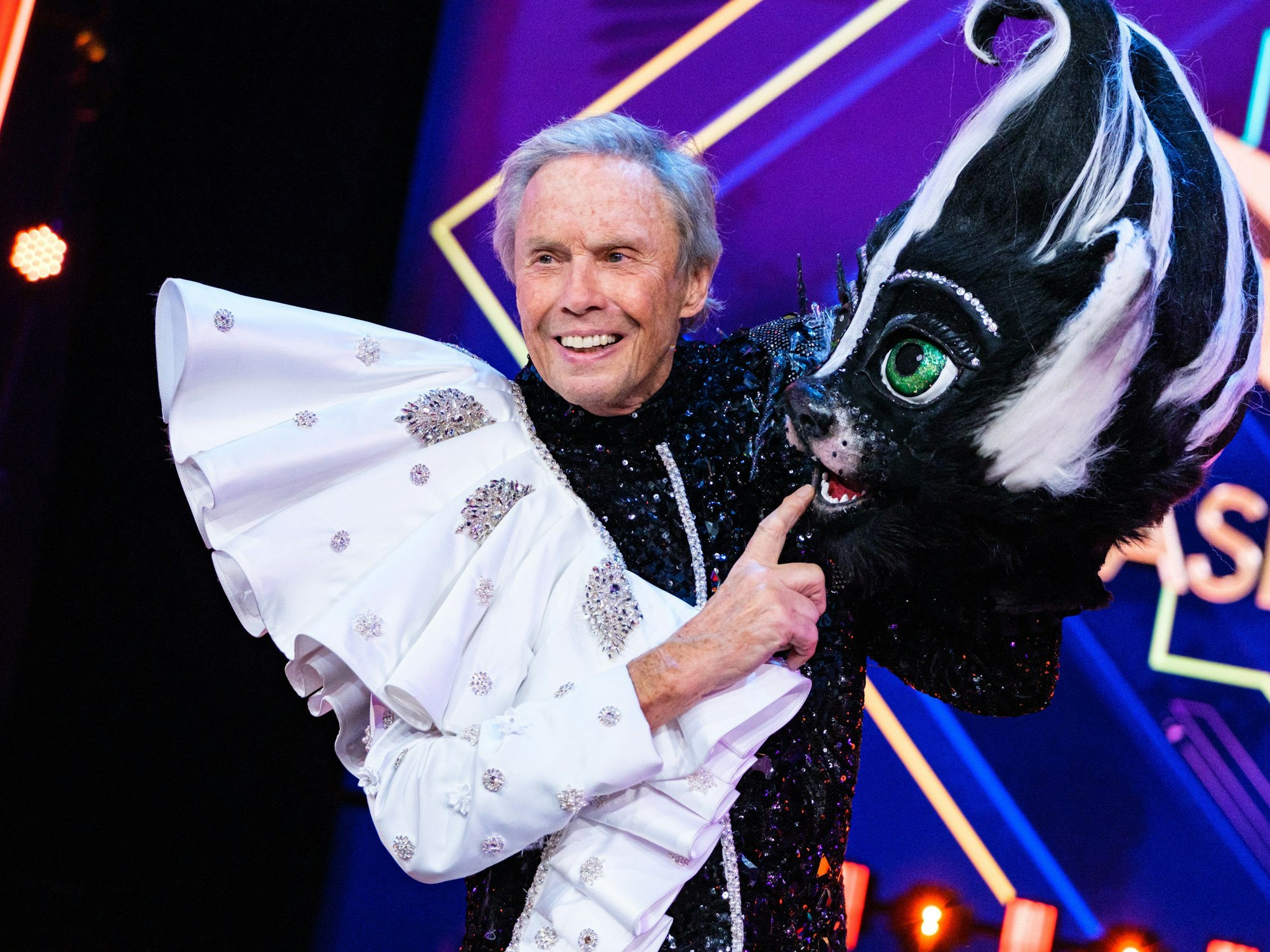 Peter Kraus – Rock-, Schlager- und Filmstar der 1950er- und 60er-Jahre und seither eine Ikone auf Showbühnen – steckte unter des Maske des Stinktiers.