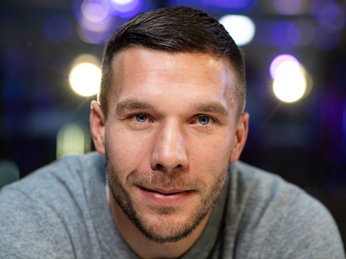 Der frühere Fußall-Nationalspieler Lukas Podolski lächelt