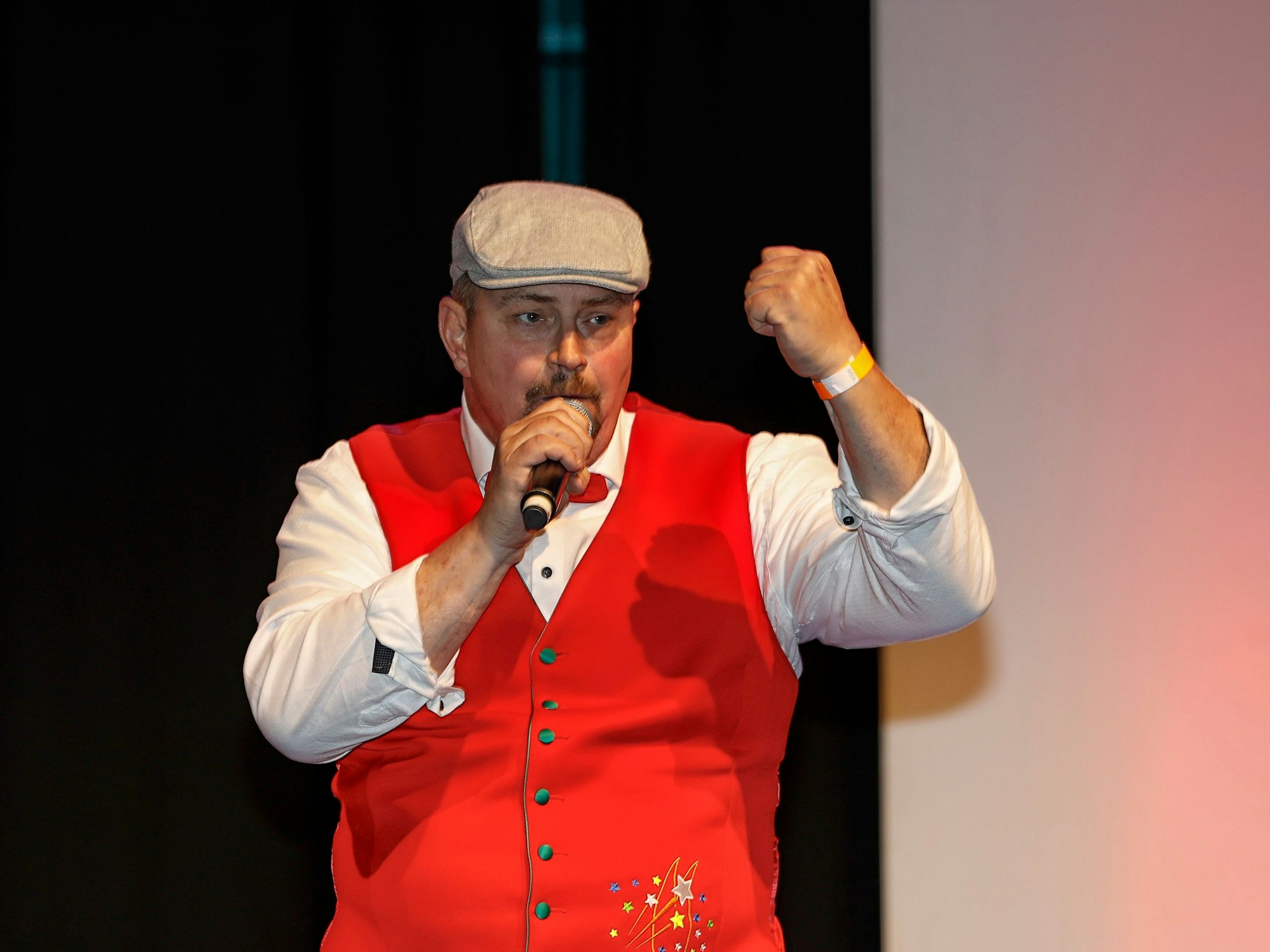 Vorstellabend der KAJUJA am 30.10.2021 im Theater am Tanzbrunnen. Auf der Bühne Frank Friedrichs „Ne Spätzünder“. Foto: Daniela Decker