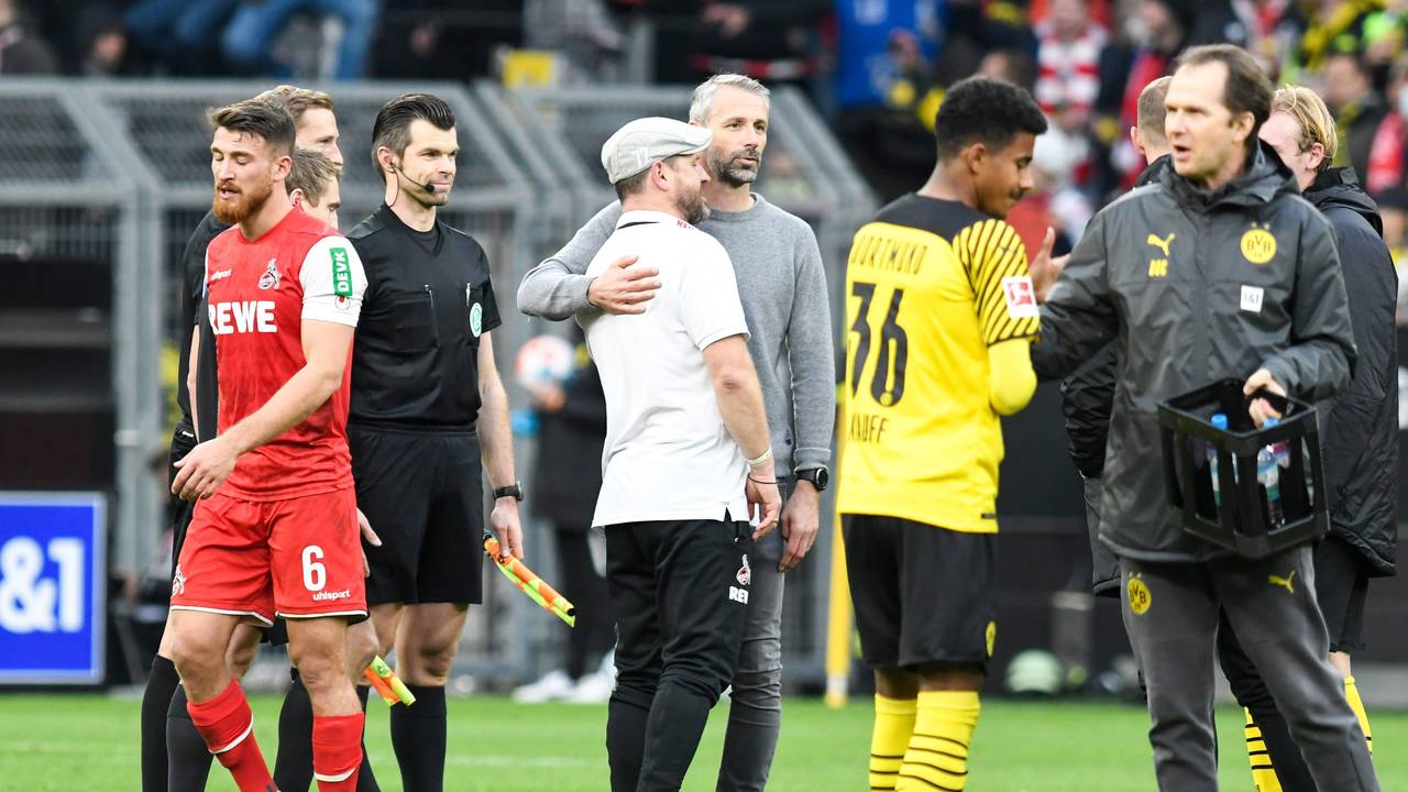 Steffen Baumgart und Marco Rose liegen sich in den Armen.