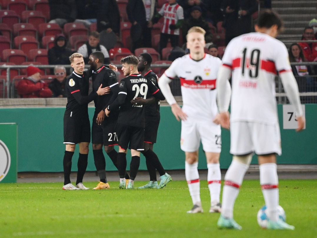 Der 1. FC Köln jubelt im DFB-Pokal beim VfB Stuttgart.