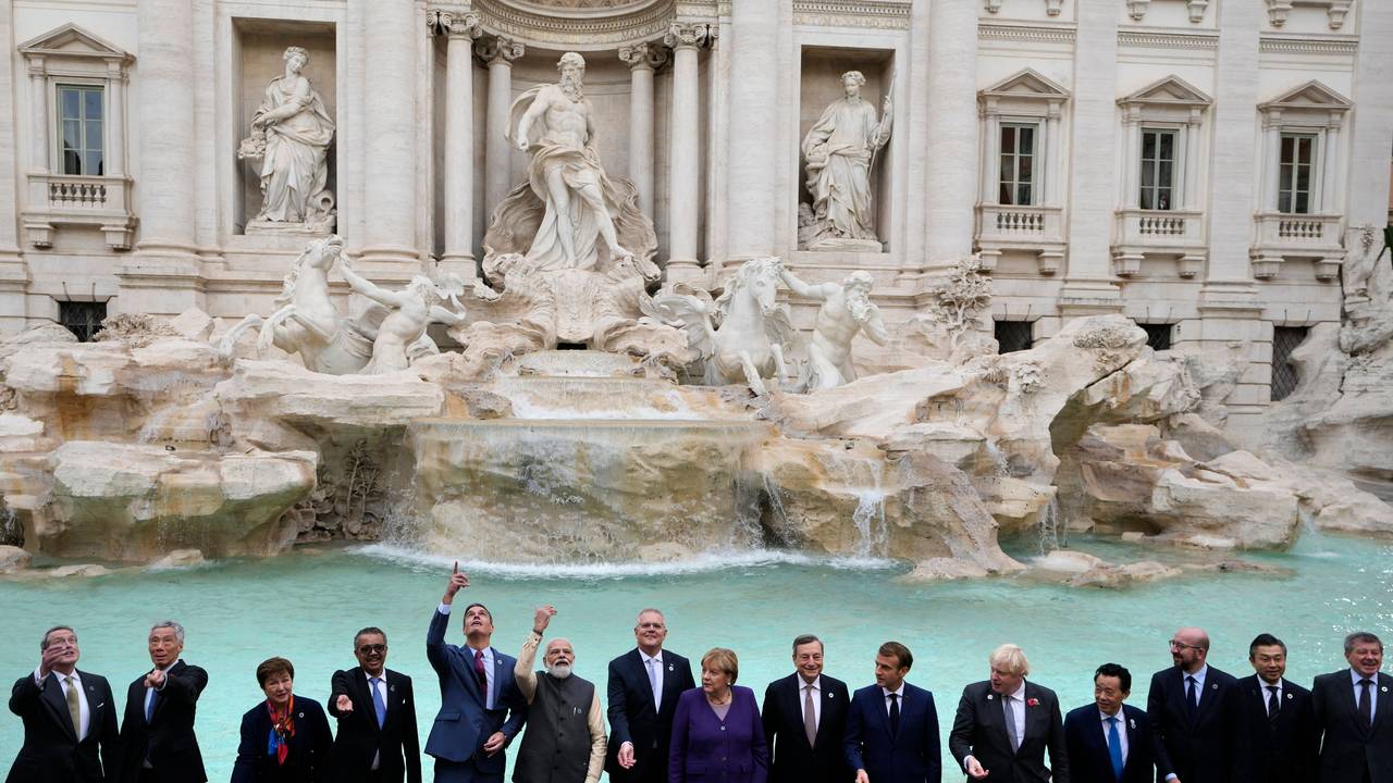 Die teilnehmenden Staats- und Regierungschefs am Sonntag (31. Oktober) beim G20-Gipfel vor dem Trevi-Brunnen in Italien. Falls die Weltgemeinschaft im Kampf gegen den Klimawandel versagt, droht einem ganzen Land der baldige Untergang – davor warnt nun eine Klima-Botschafterin.