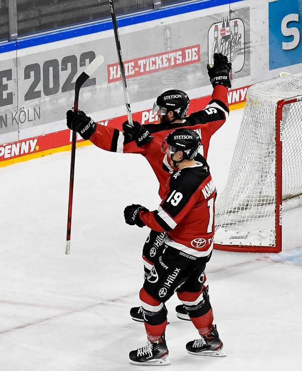 Tor zum 1:0 durch Kölns Quinton Howden.