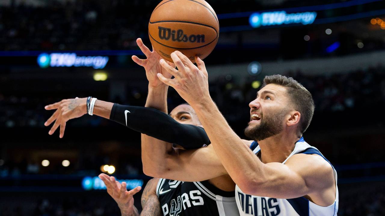 Maxi Kleber im Duell mit Dejounte Murray.