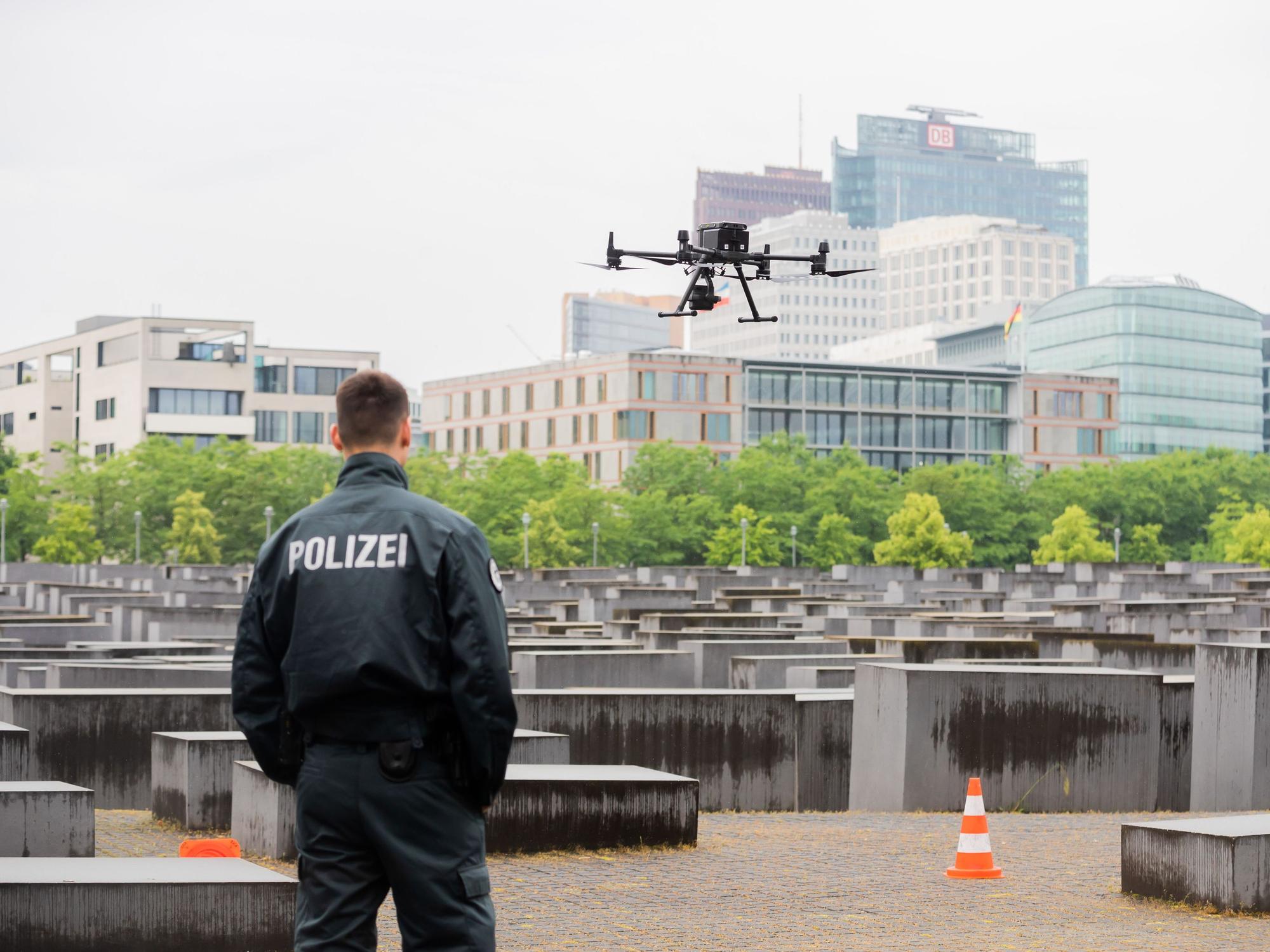 Die Aktion der Polizeibeamten am Holocaust-Mahnmal in Berlin (hier ein Archivfoto) soll dienstrechtlich aufgearbeitet werden.