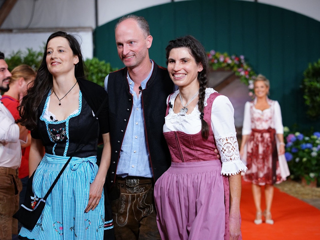 Melanie (links) will Ferkelzüchter Hubert keine Chance geben