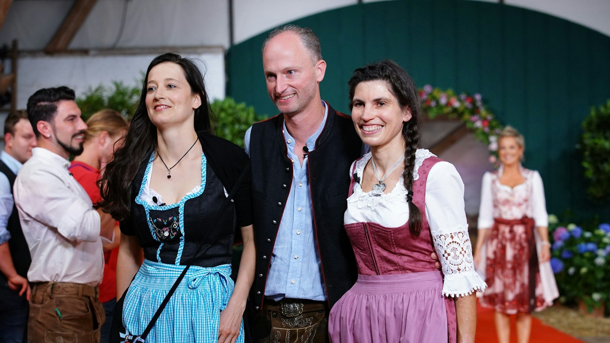 Melanie (links) will Ferkelzüchter Hubert keine Chance geben