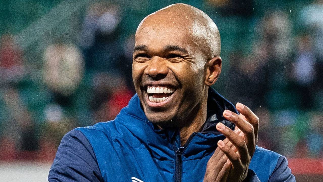 Naldo vom FC Schalke 04 lacht am Rande eines Champions-League-Spiels bei Lokomotive Moskau