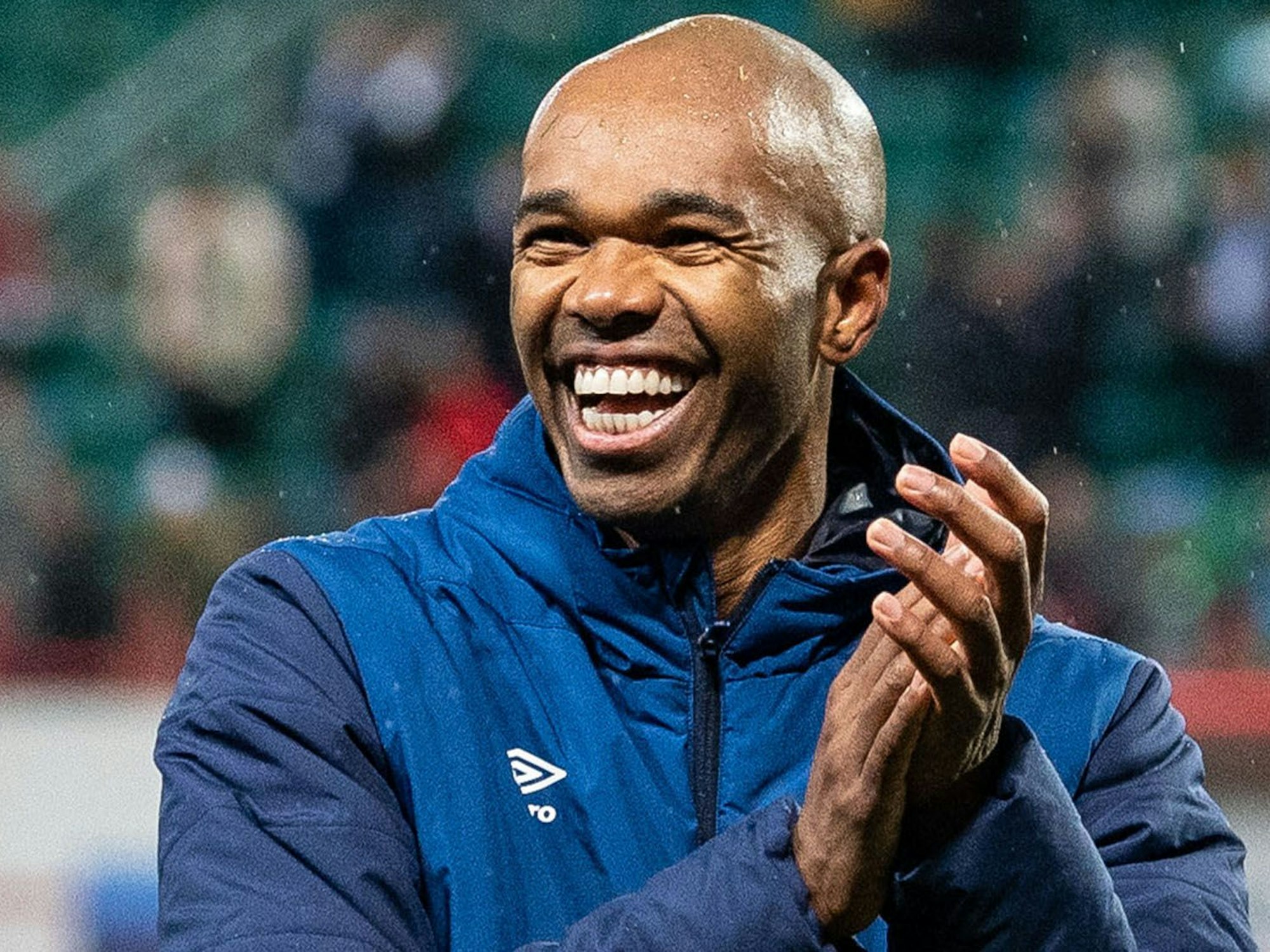 Naldo vom FC Schalke 04 lacht am Rande eines Champions-League-Spiels bei Lokomotive Moskau