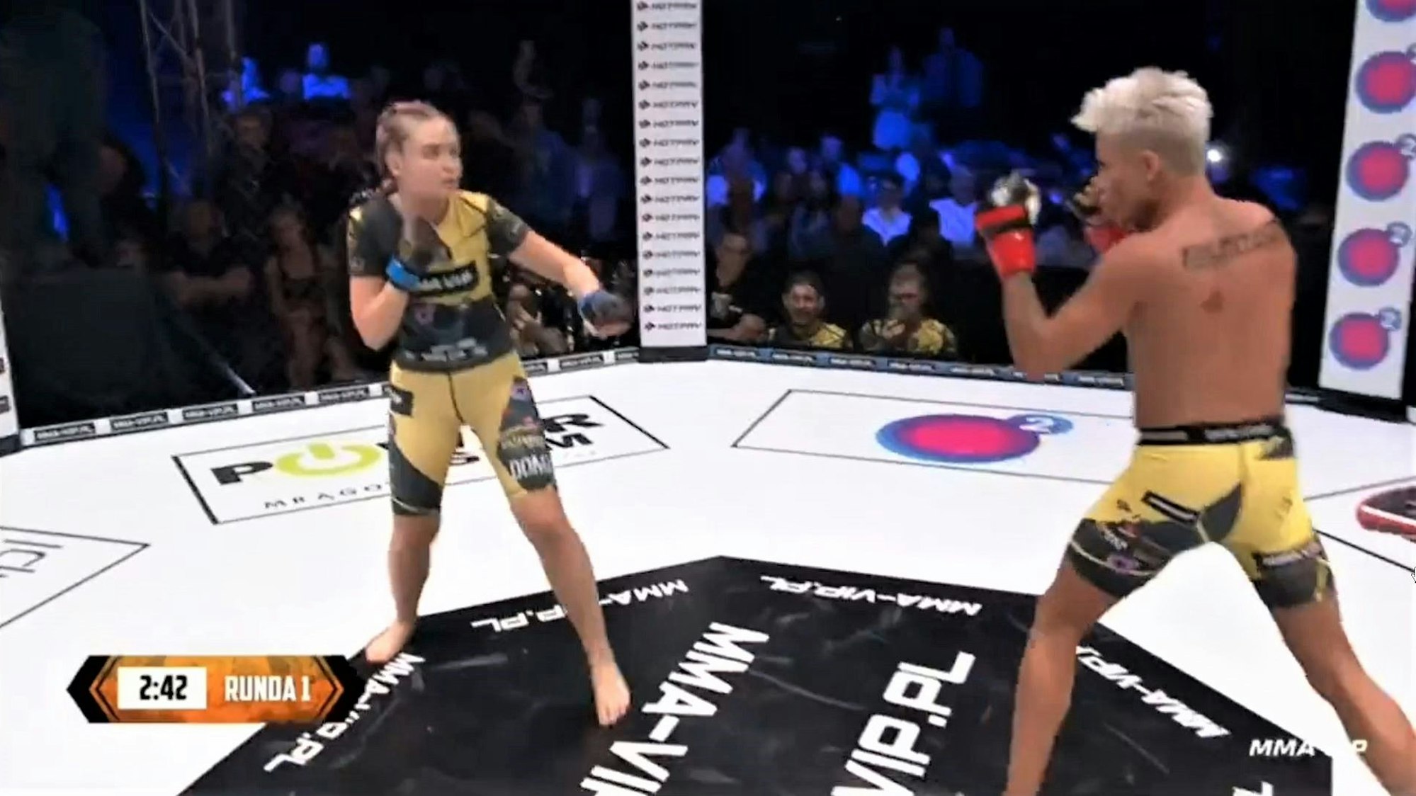 Michal Przybylowicz (genannt Polski Ken) kämpft beim MMA-VIP-Event gegen Wiktoria Domzalska