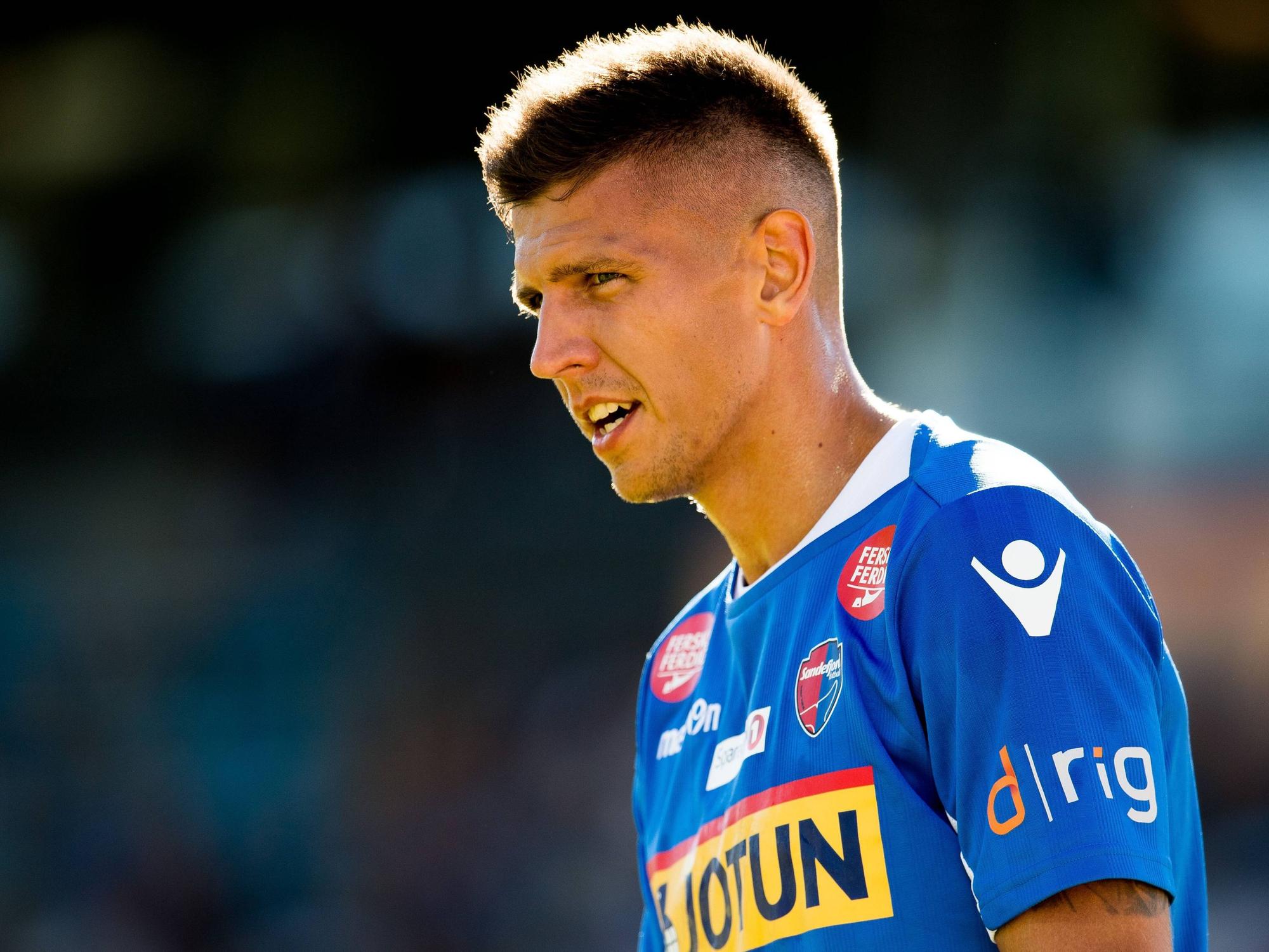 Emil Pálsson bei einem Eliteserien-Spiel zwischen Sandefjord und Rosenborg