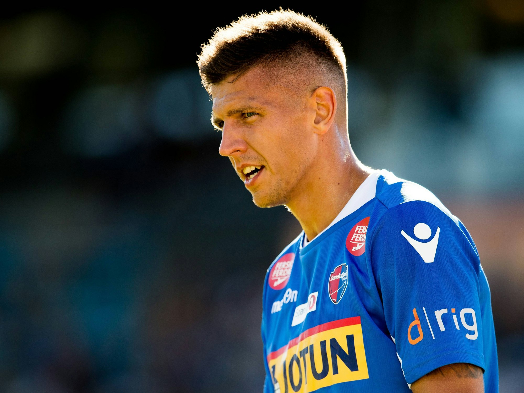 Emil Pálsson bei einem Eliteserien-Spiel zwischen Sandefjord und Rosenborg