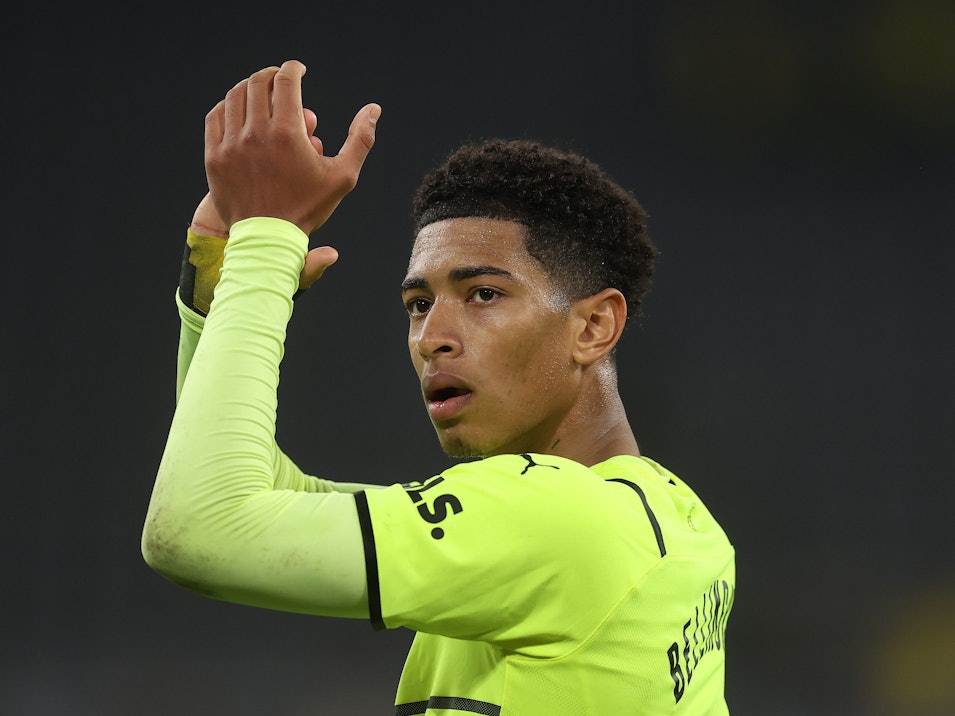 Jude Bellingham applaudiert dem Dortmunder Publikum