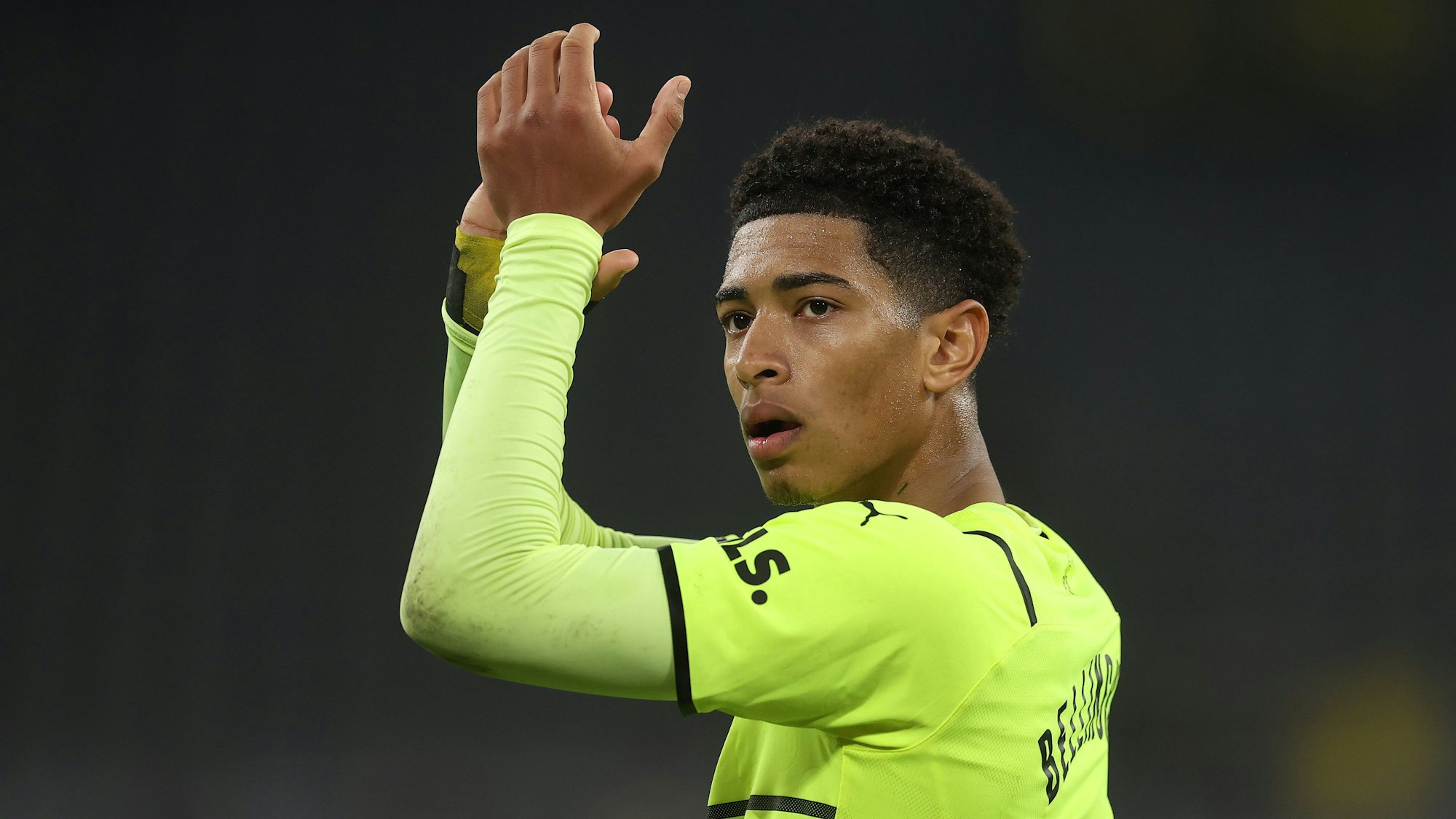 Jude Bellingham applaudiert dem Dortmunder Publikum