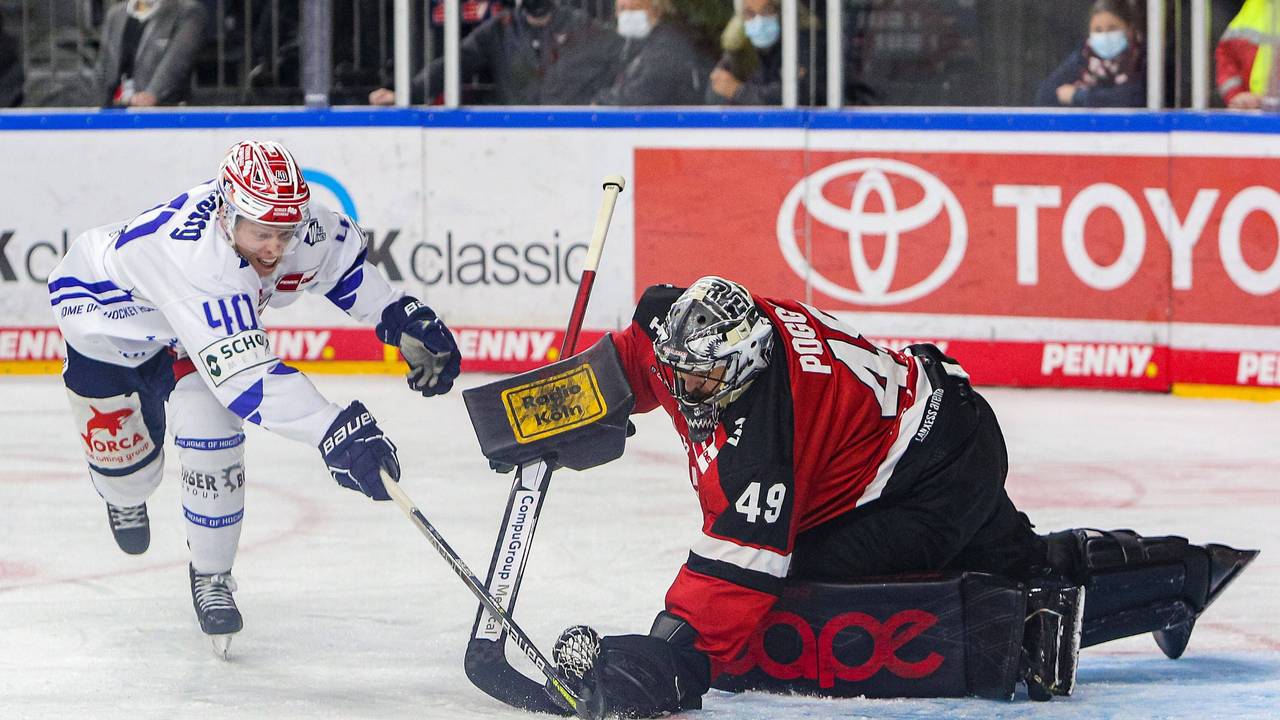 Justin Pogge (Kölner Haie) gegen Ken Andre Olimb (Schwenningen).
