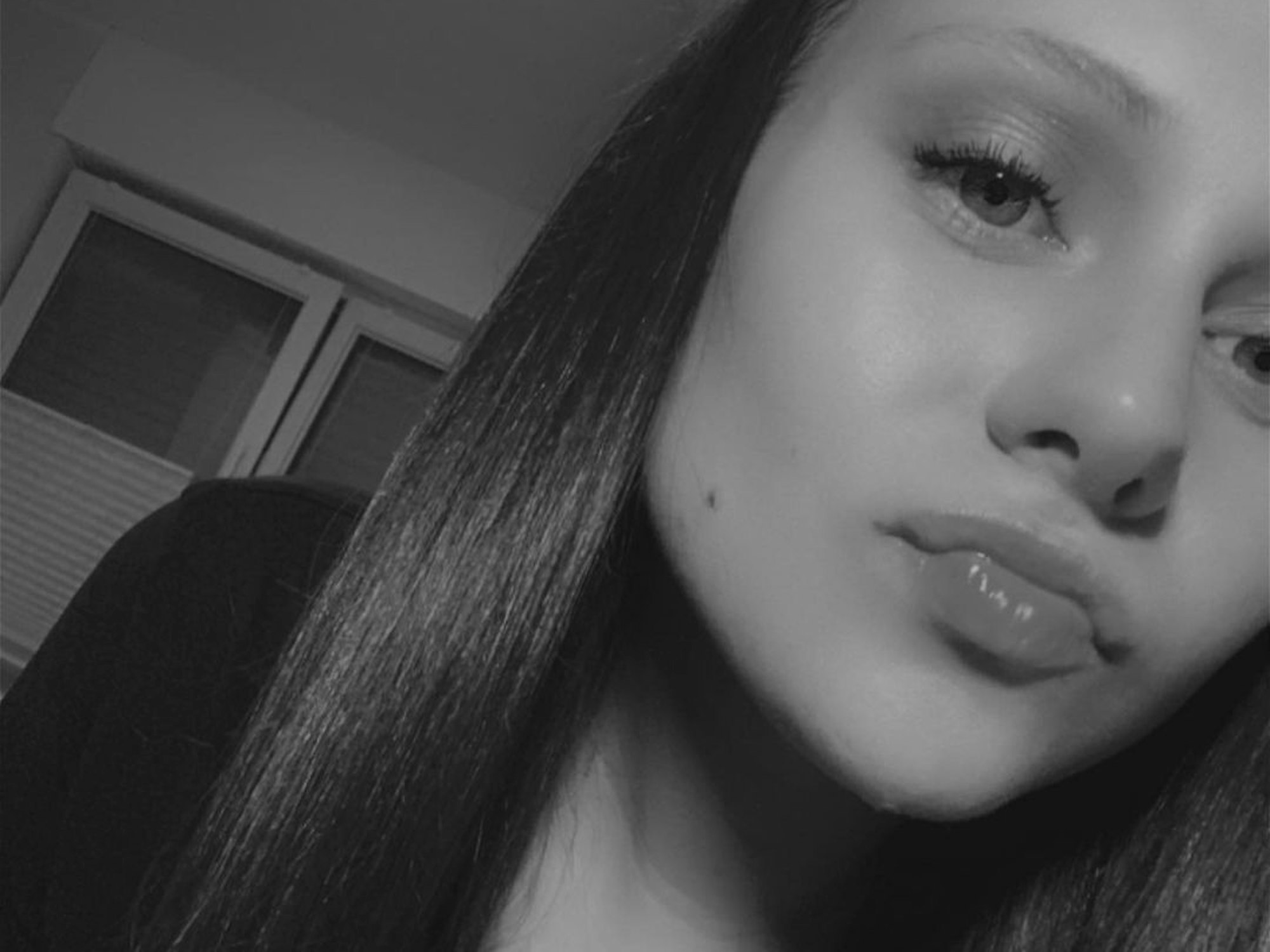 Lavinia Wollny posiert für ein Instagram-Selfie.