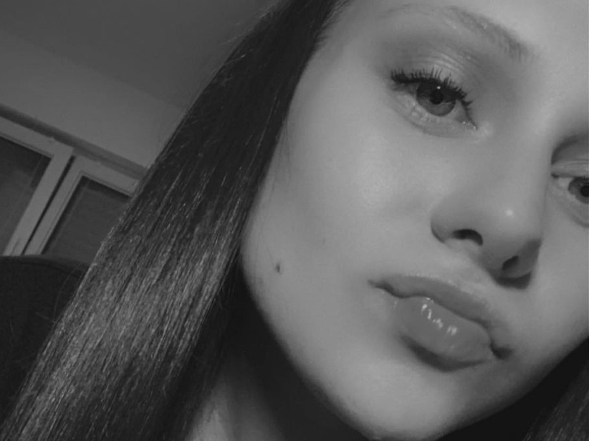 Lavinia Wollny posiert für ein Instagram-Selfie.