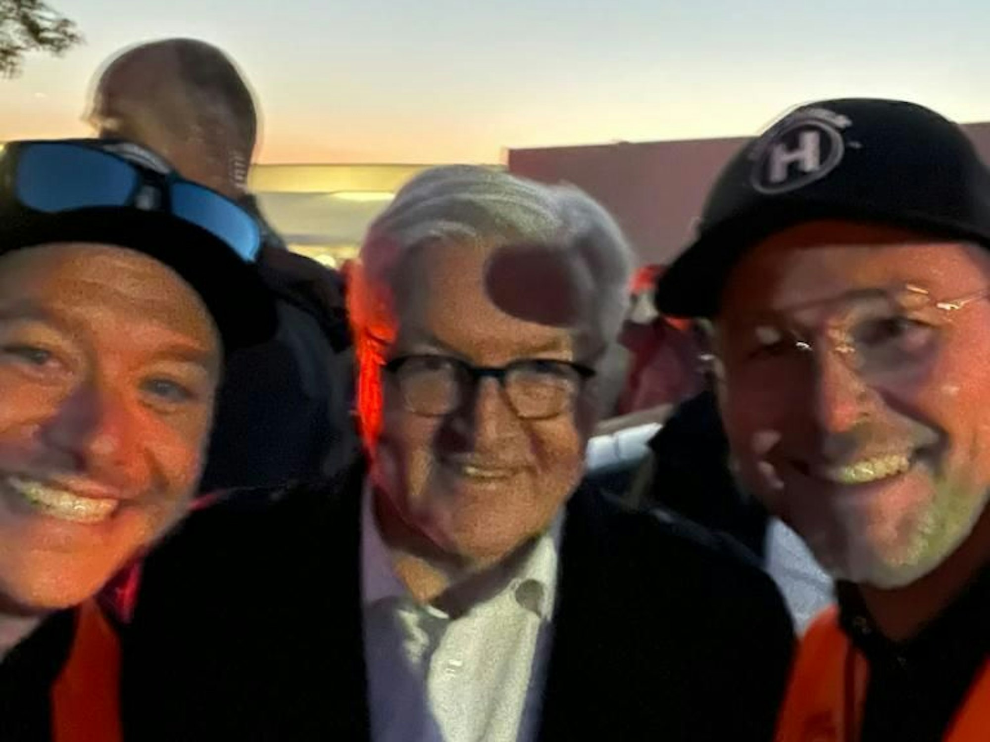 Marc Ulrich mit Bundespräsident Frank-Walter Steinmeier auf einem Selfie im Flutgebiet