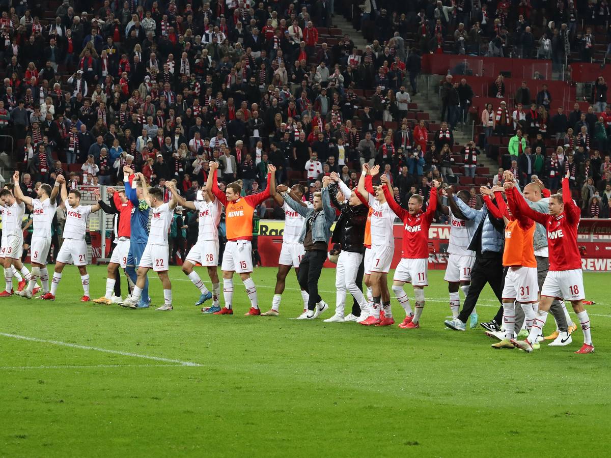 Der 1. FC Köln feiert den Sieg gegen Greuther Fürth.