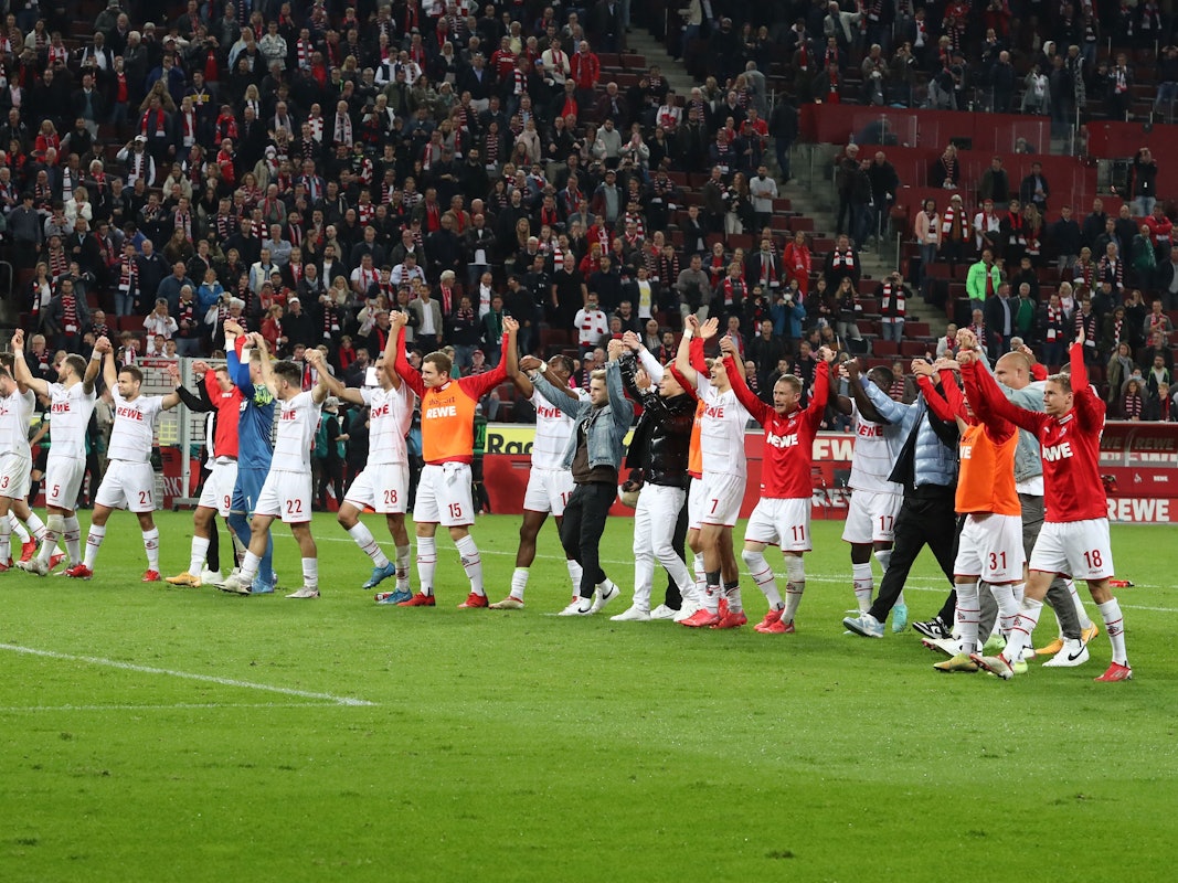 Der 1. FC Köln feiert den Sieg gegen Greuther Fürth.
