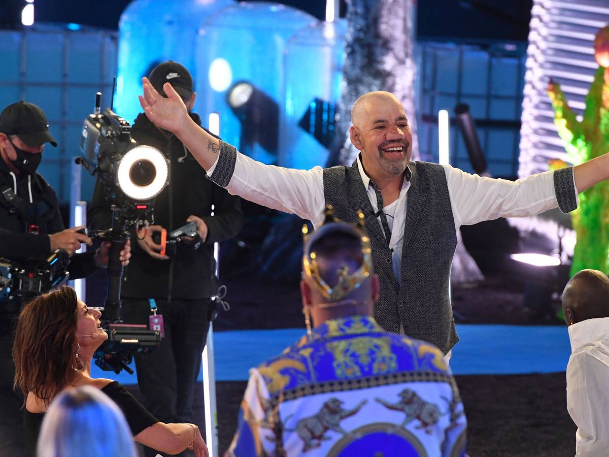 Bauer Uwe Abel jubelt nach seinem zweiten Platz beim Promi Big Brother Event 2021. Nach drei Wochen leben vor Fernsehkameras wählten die Zuschauer die Gewinner im Container.