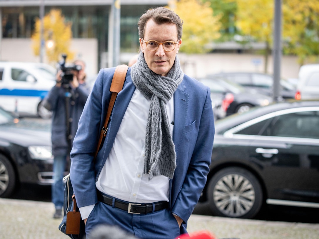 Hendrik Wüst (CDU), Ministerpräsident des Landes Nordrhein-Westfalen, kommt am 2. November 2021 zu den Sondersitzungen von Präsidium und Bundesvorstand seiner Partei in Berlin.