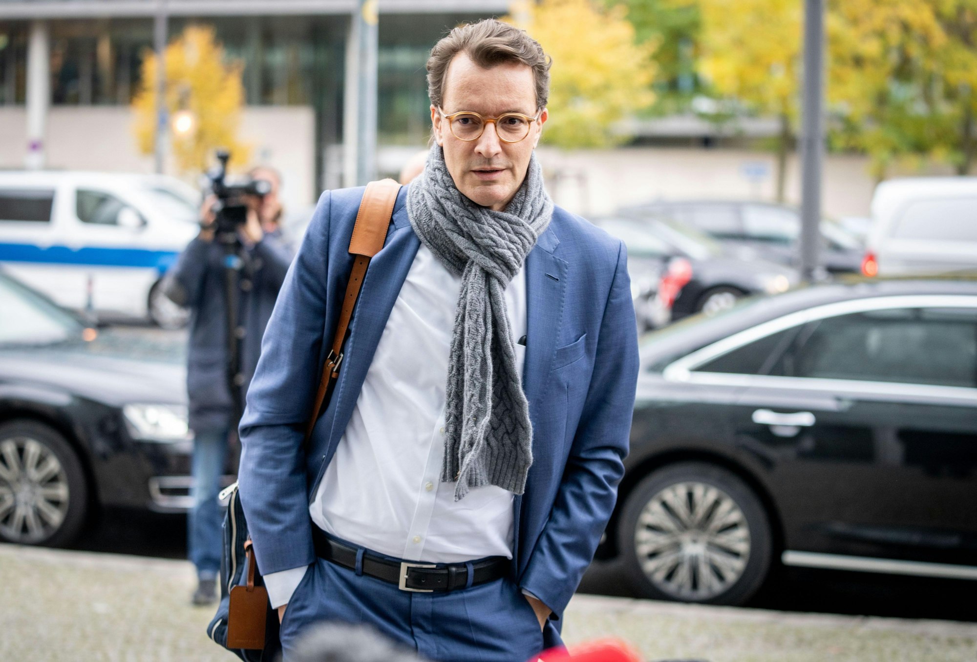 Hendrik Wüst (CDU), Ministerpräsident des Landes Nordrhein-Westfalen, kommt zu den Sondersitzungen von Präsidium und Bundesvorstand seiner Partei.