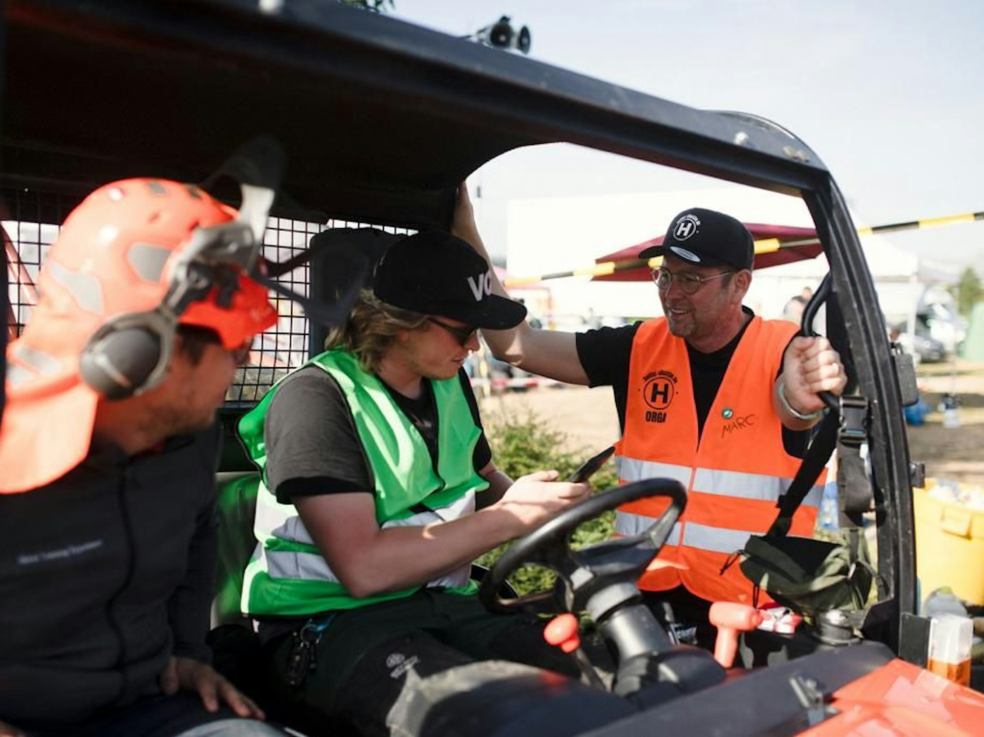 Fluthelfer Marc Ulrich und Mitstreiter im Einsatz