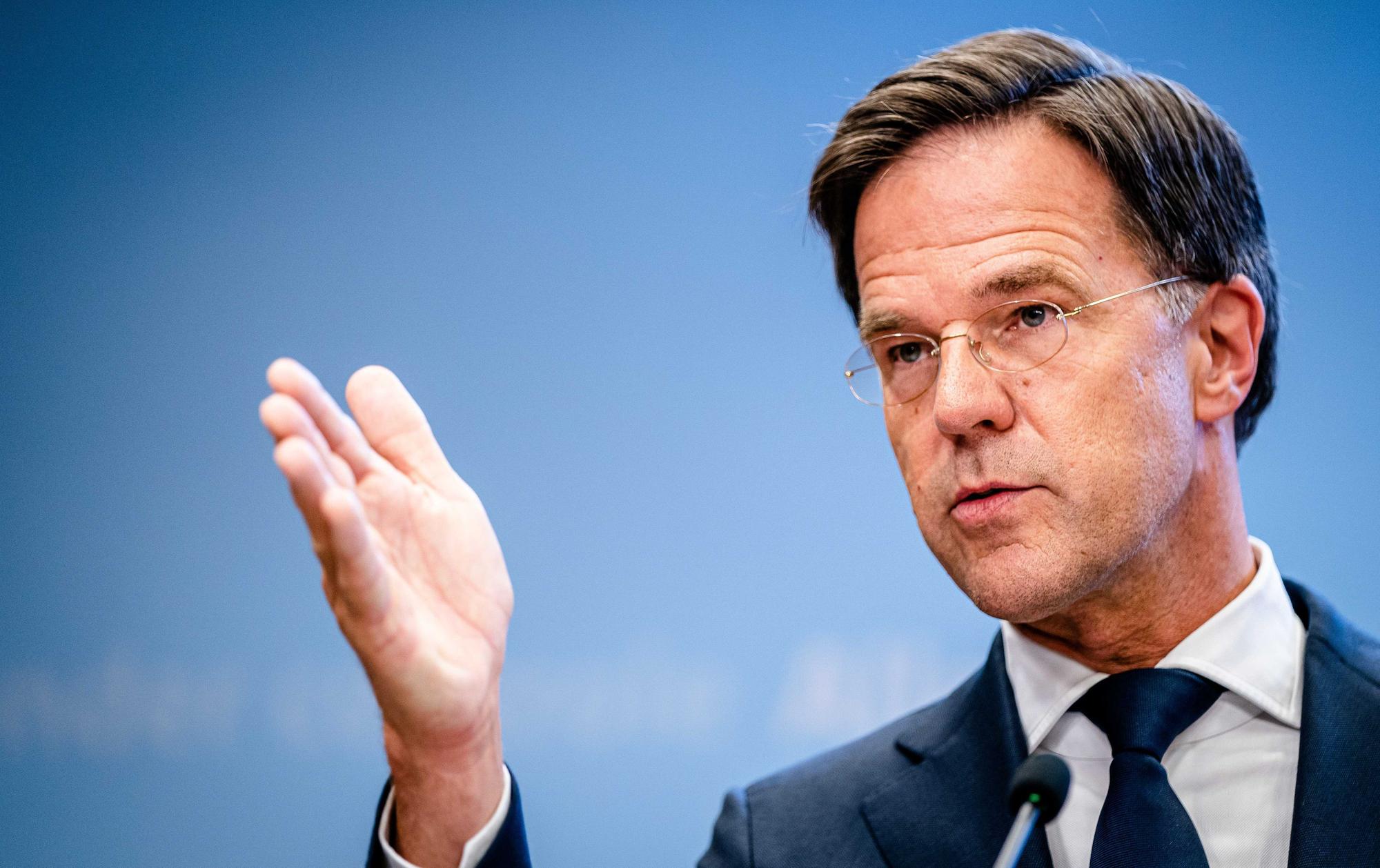Höchste Alarmstufe in Niederlanden: Corona wütet in dem deutschen Nachbarland. Nun lässt Premierminister Mark Rutte die Corona-Regeln, die fast alle abgeschafft worden waren, wieder verschärfen. Die Kliniken sind voll mit Intensivpatienten, es sterben immer mehr Menschen. Unser Foto von Rutte wurde im August 2021 gemacht.
