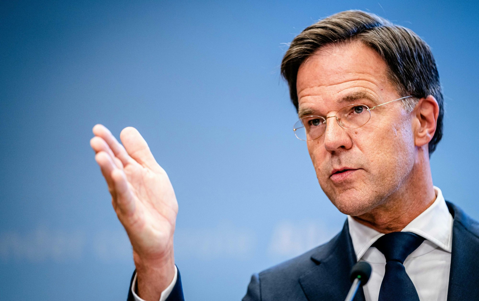 Höchste Alarmstufe in Niederlanden: Corona wütet in dem deutschen Nachbarland. Nun lässt Premierminister Mark Rutte die Corona-Regeln, die fast alle abgeschafft worden waren, wieder verschärfen. Die Kliniken sind voll mit Intensivpatienten, es sterben immer mehr Menschen. Unser Foto von Rutte wurde im August 2021 gemacht.
