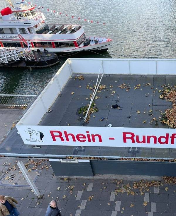 Fundstelle von möglichem Diebesgut auf dem KD-Haus an der Kölner Hohenzollernbrücke.