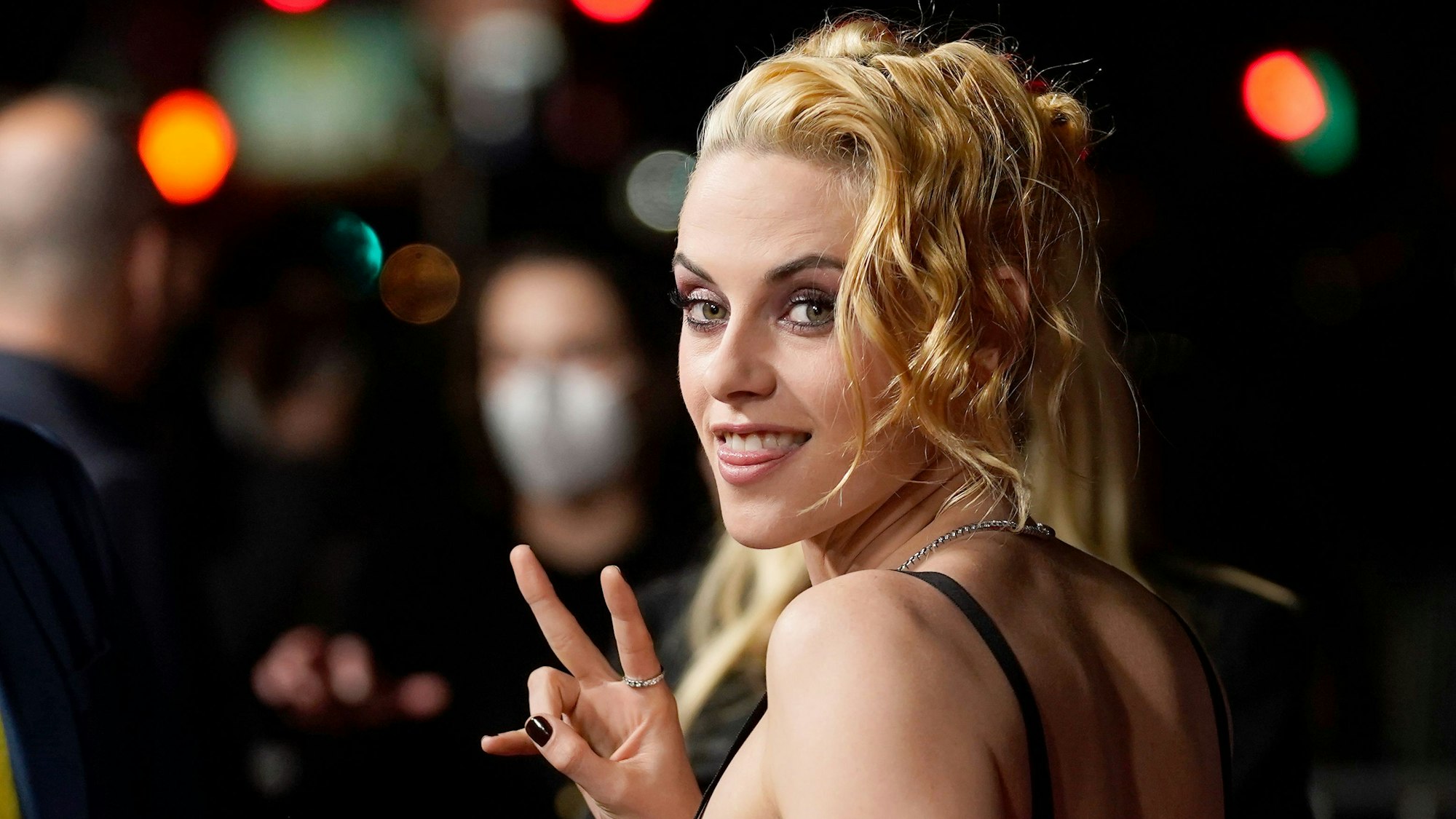 Kristen Stewart, Schauspielerin im dem Film "Spencer", kommt zu der Premiere des Films bei der "Directors Guild of America". +++ dpa-Bildfunk +++