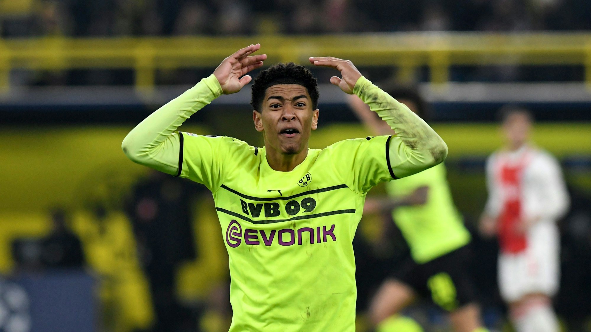 Jude Bellingham ärgert sich während des Spiels gegen Ajax Amsterdam