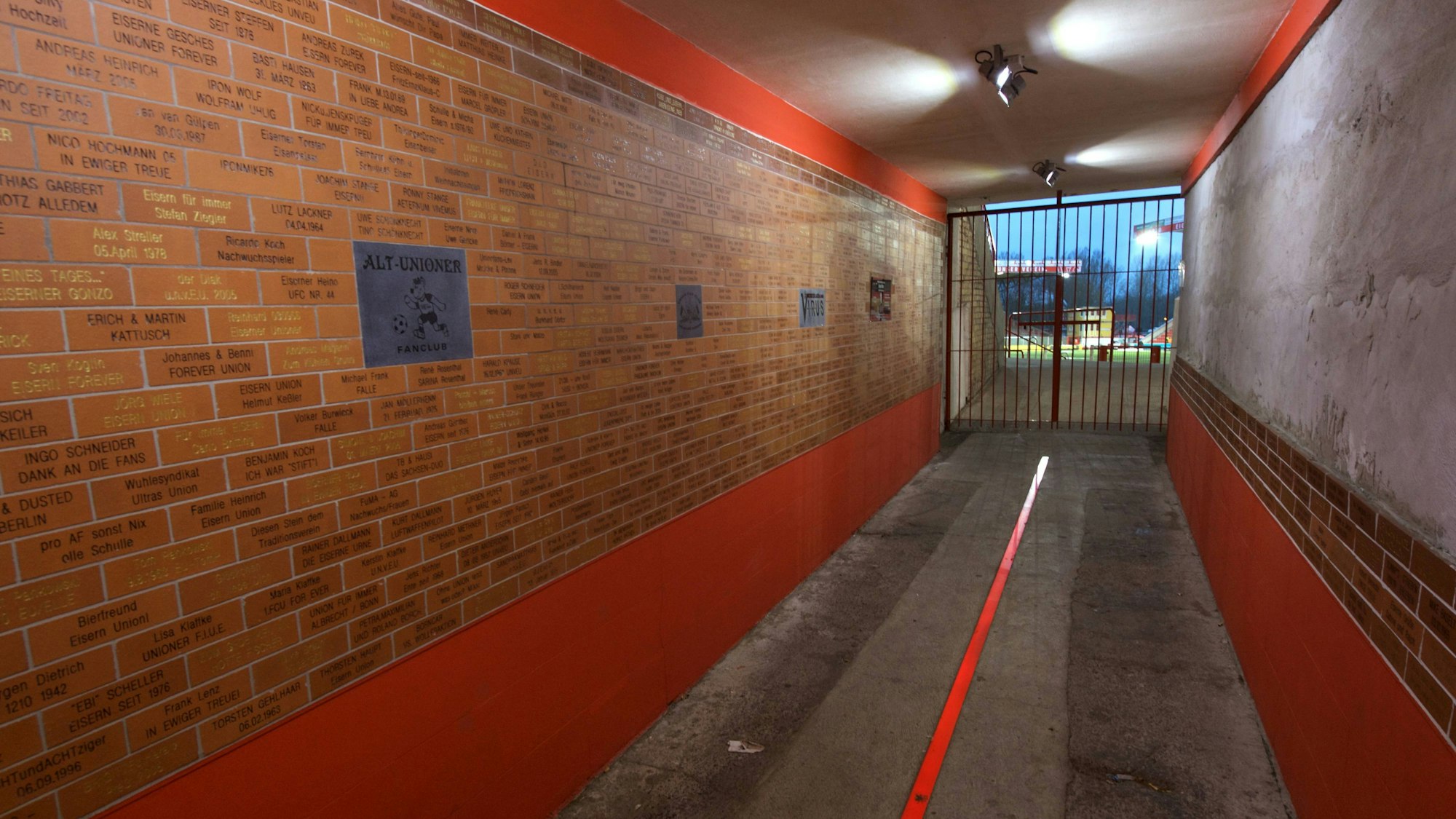 Im Stadion an der Alten Försterei hängt ein Stein von Steffen Baumgart.